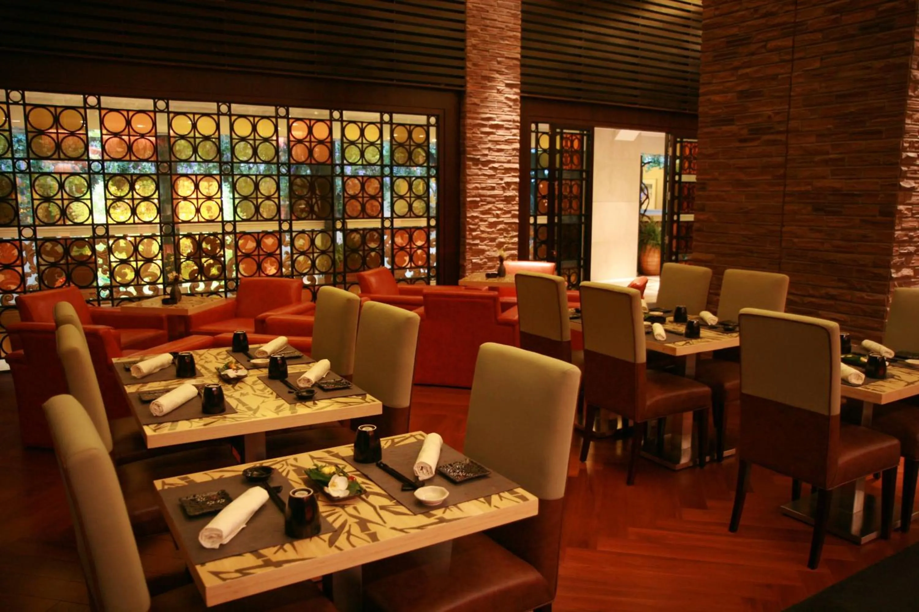 Restaurant/Places to Eat in The Interlaken OCT Hotel