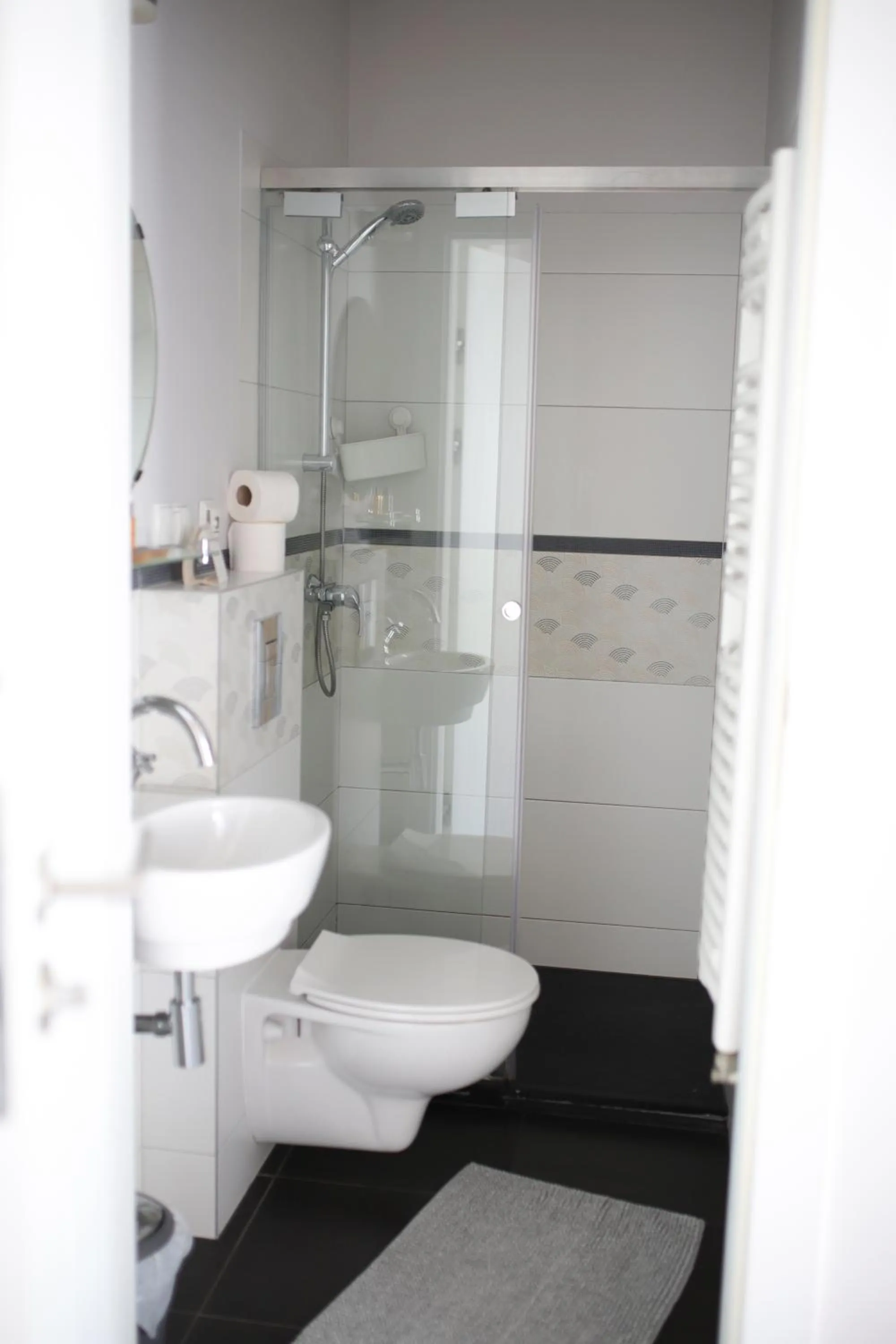 Shower in Willa Puck