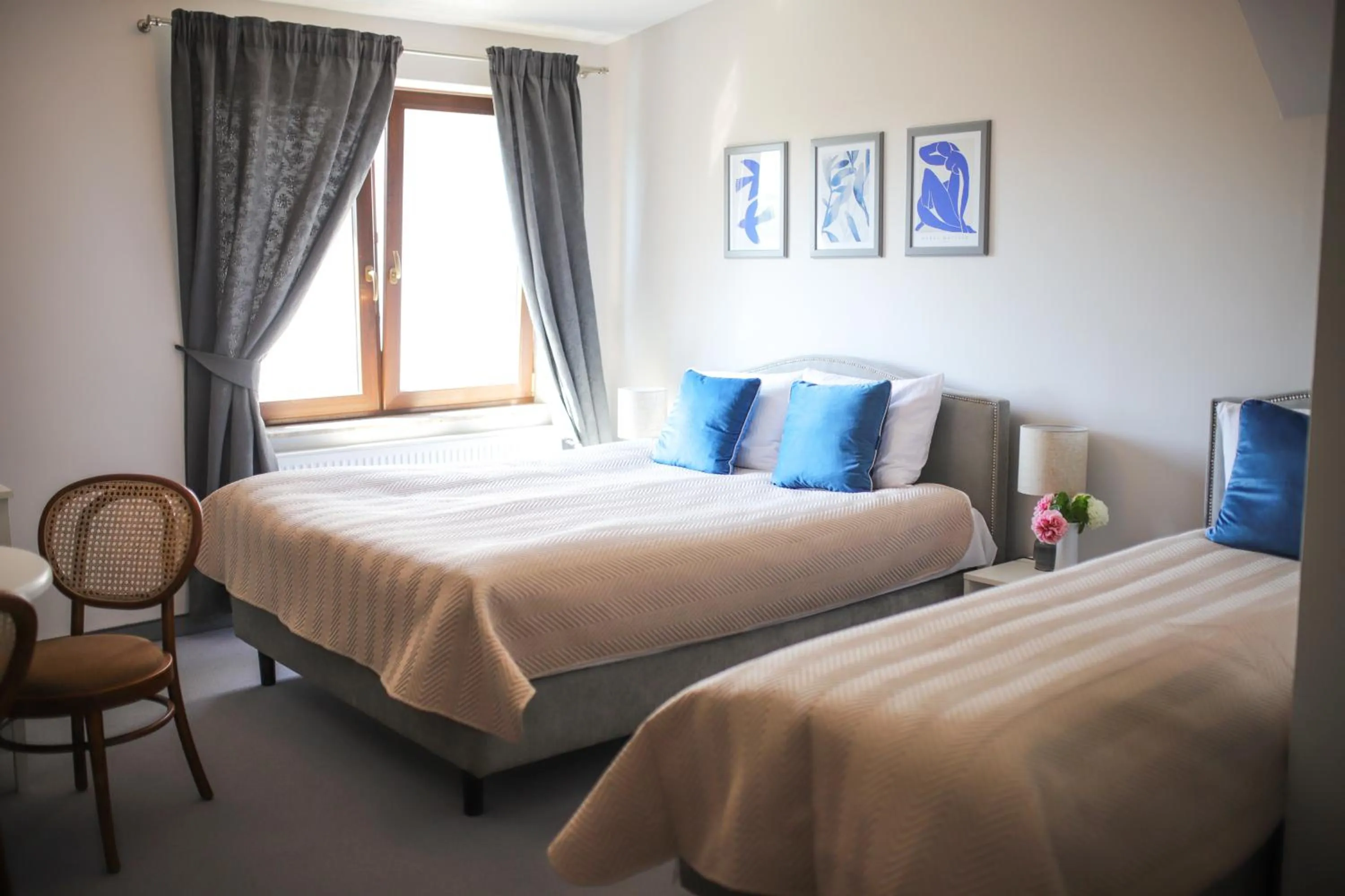 Photo of the whole room, Bed in Willa Puck