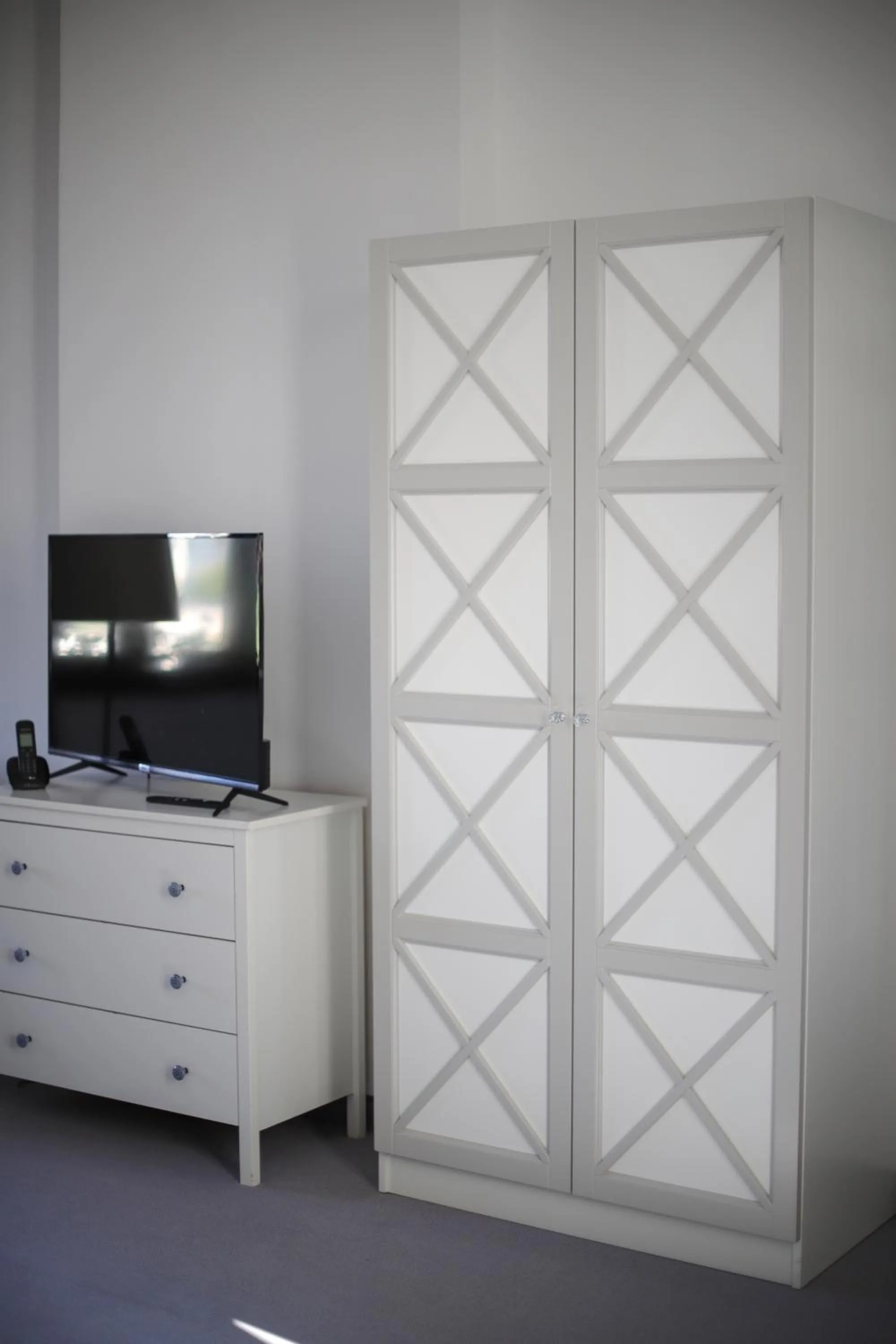 Photo of the whole room in Willa Puck