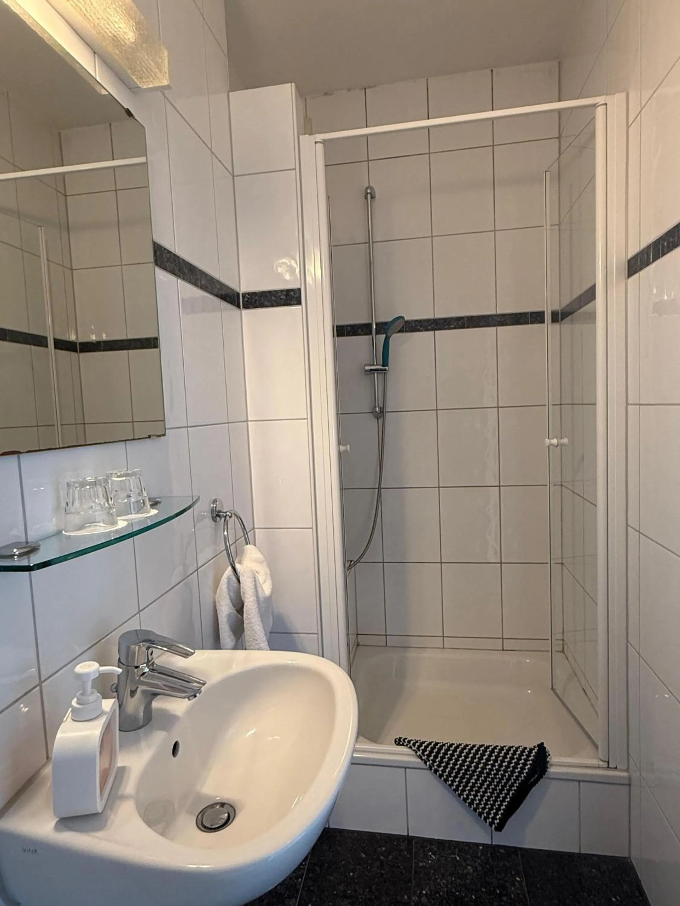 Shower in SVG Hotel Diversi