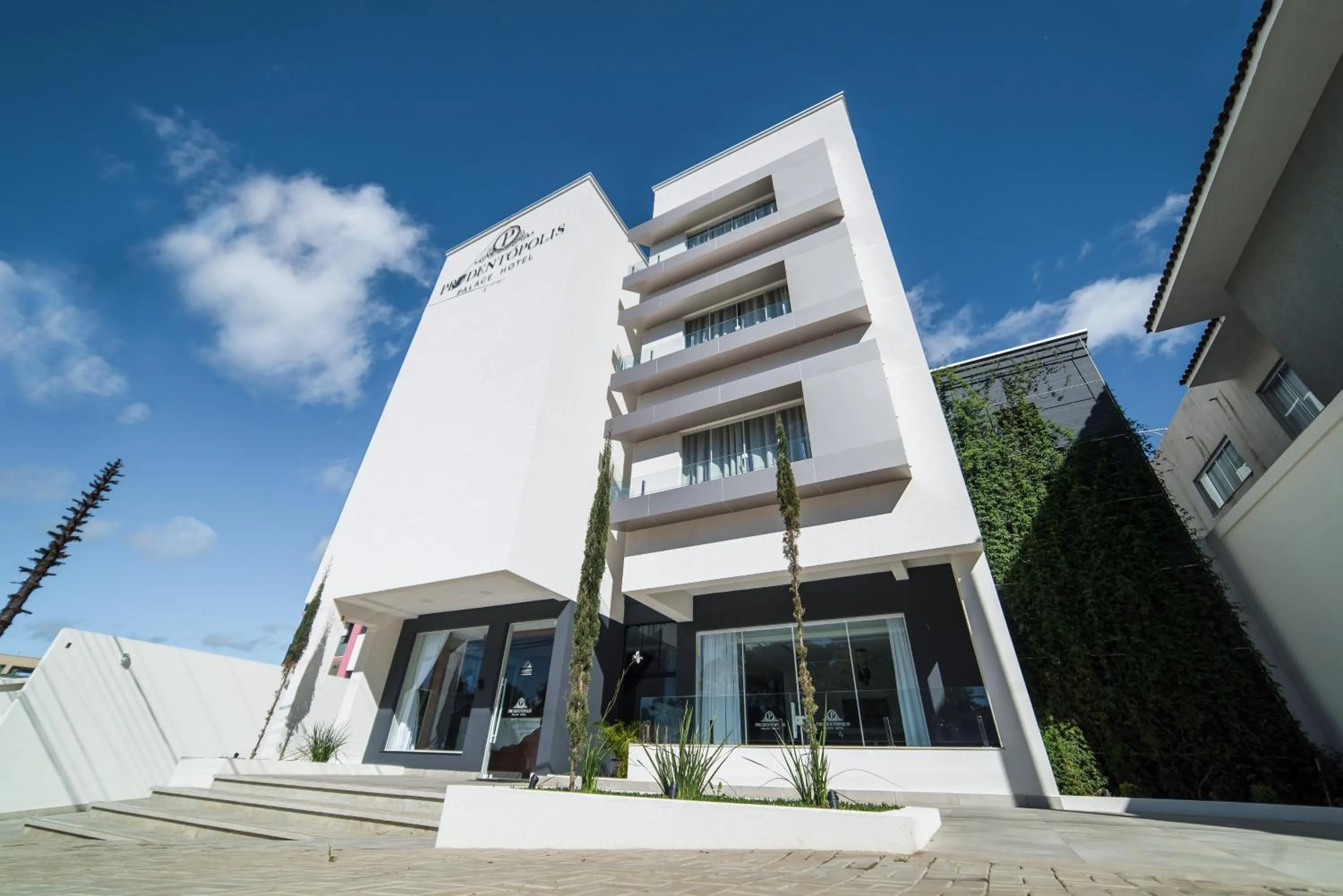 Facade/entrance in Prudentópolis Palace Hotel