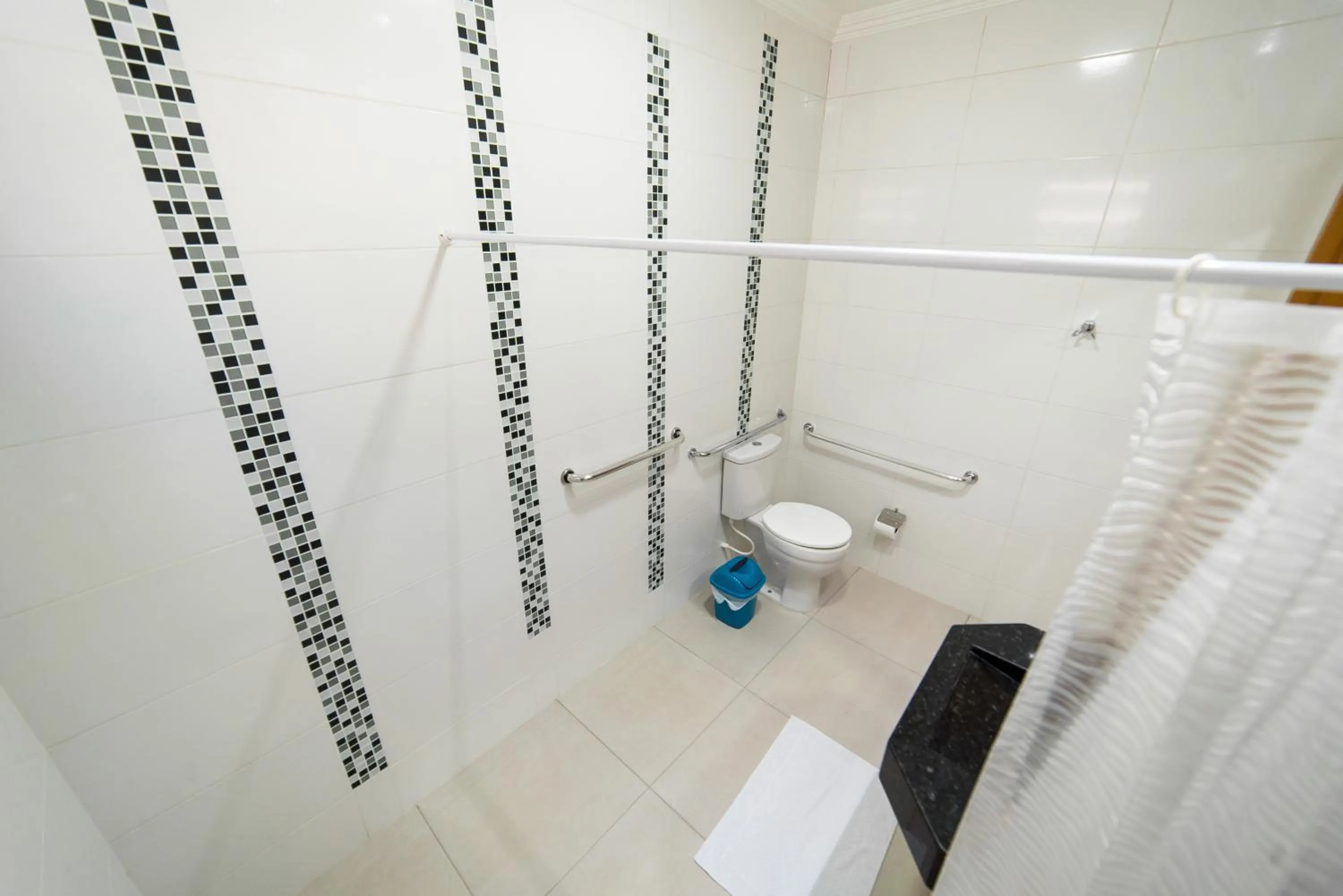 Shower in Prudentópolis Palace Hotel