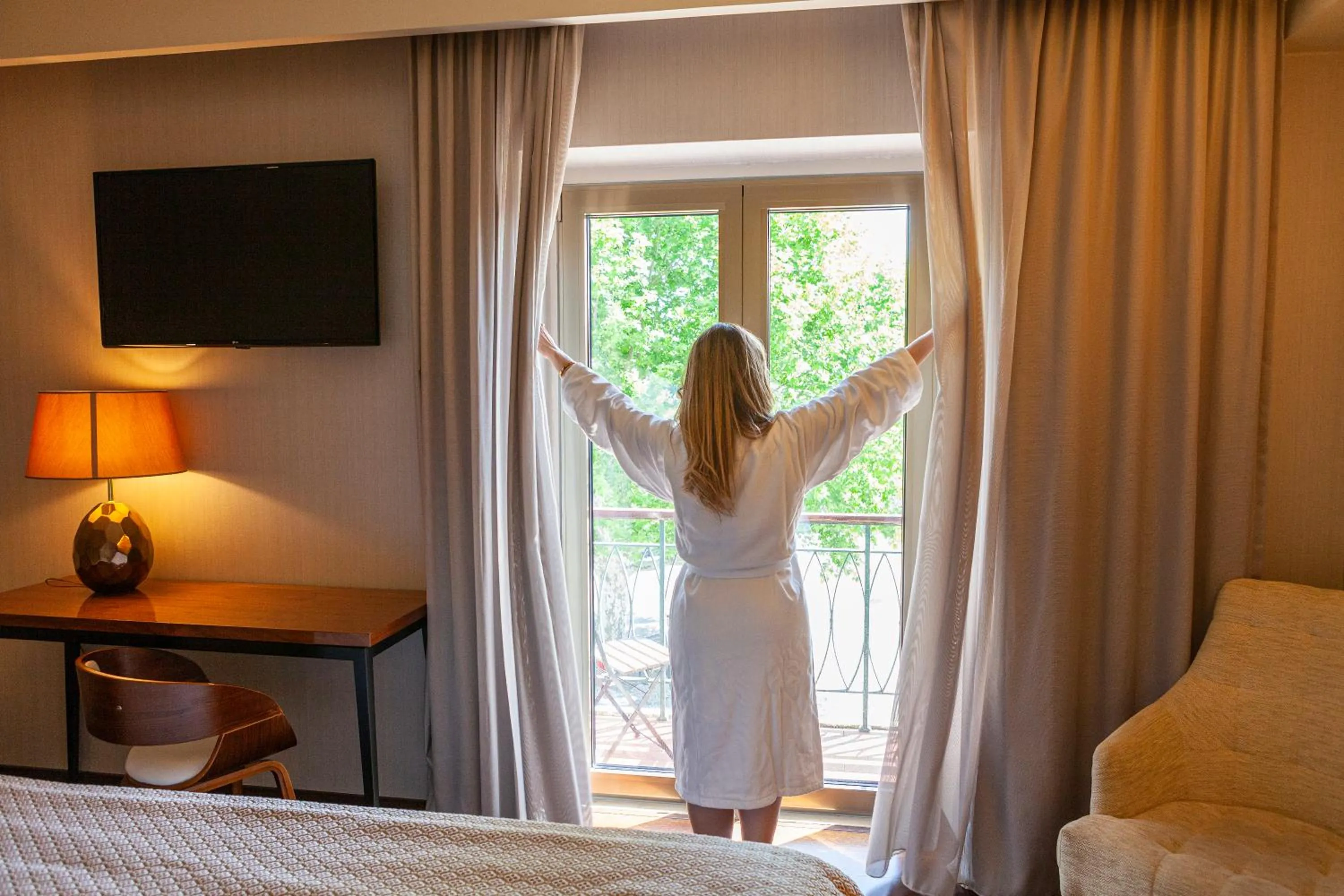 Balcony/Terrace, Bed in Hotel Lis Batalha