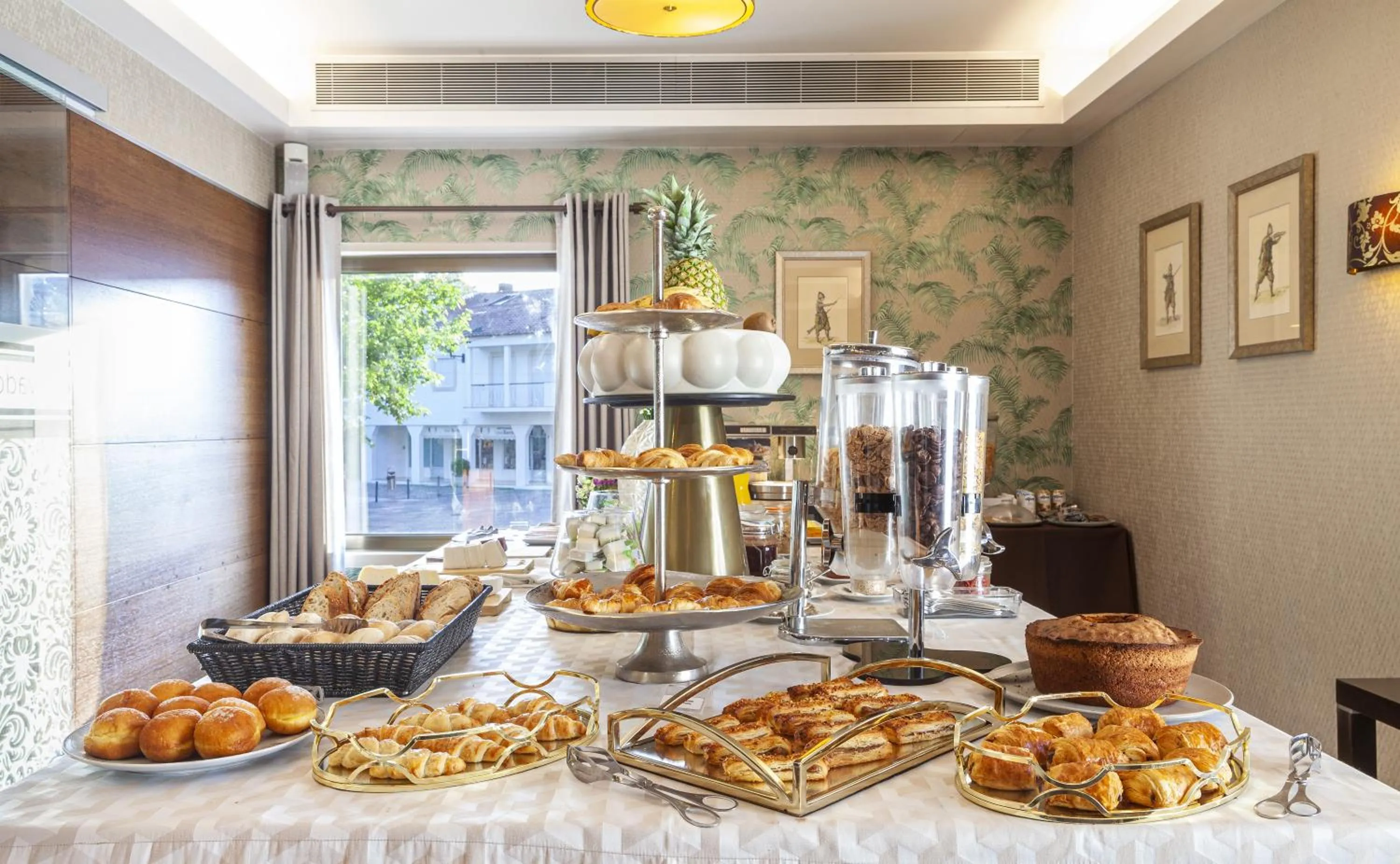 Breakfast in Hotel Lis Batalha