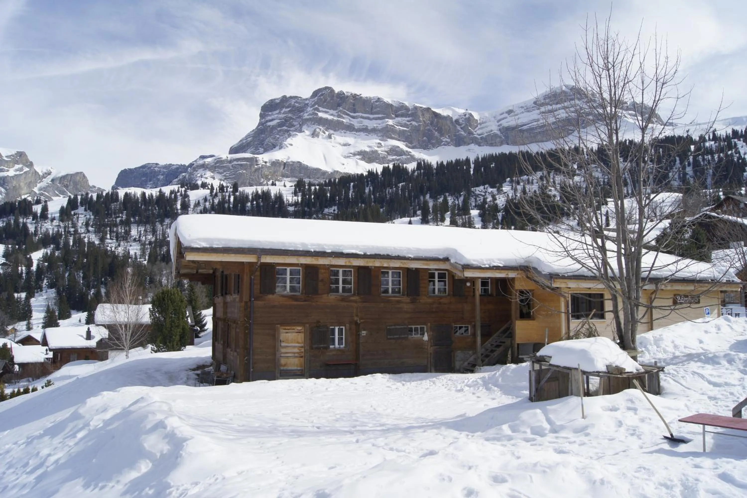 Facade/entrance in Bärghuus Axalp