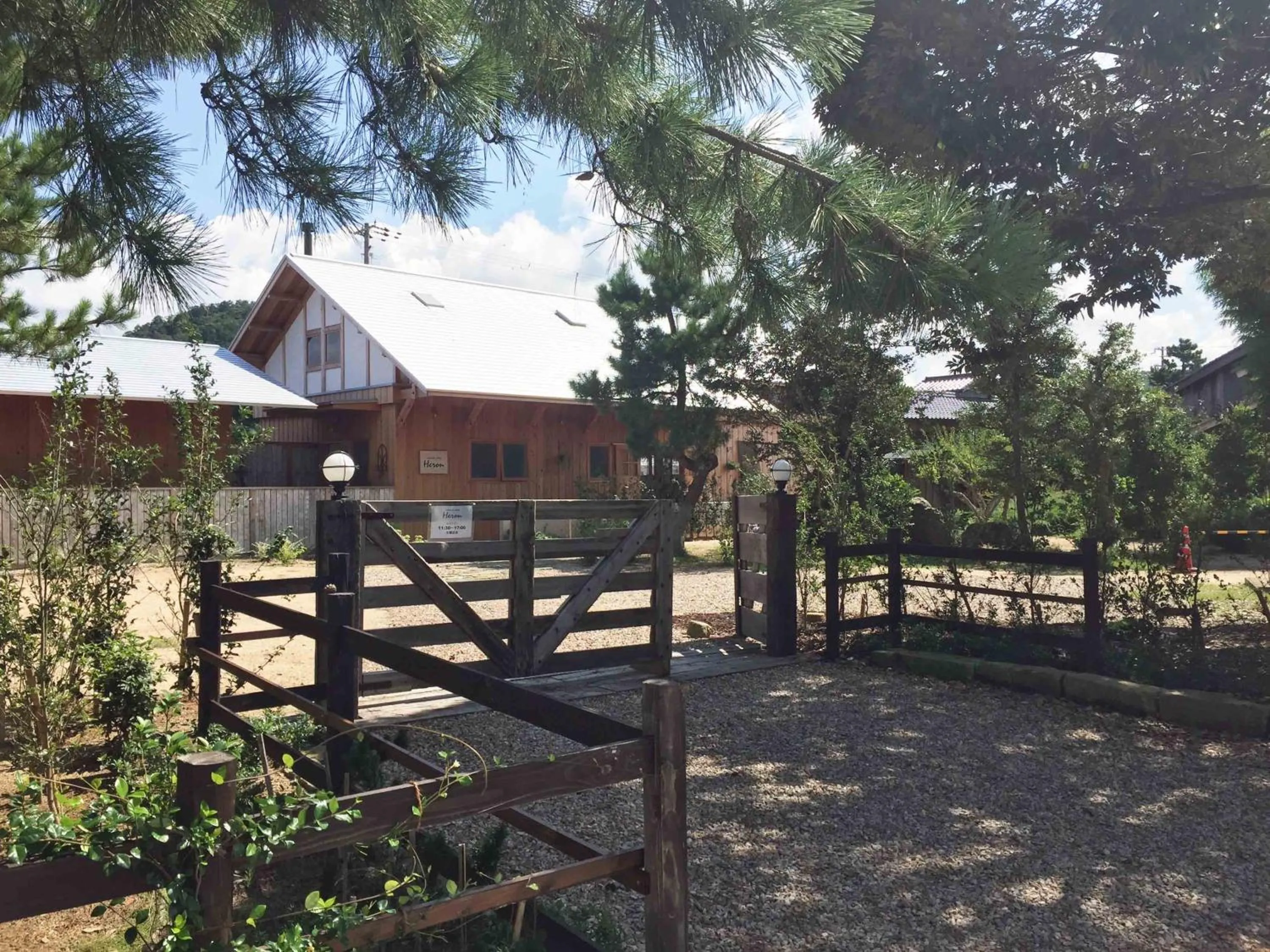 Property building in Waterside Cottage Heron