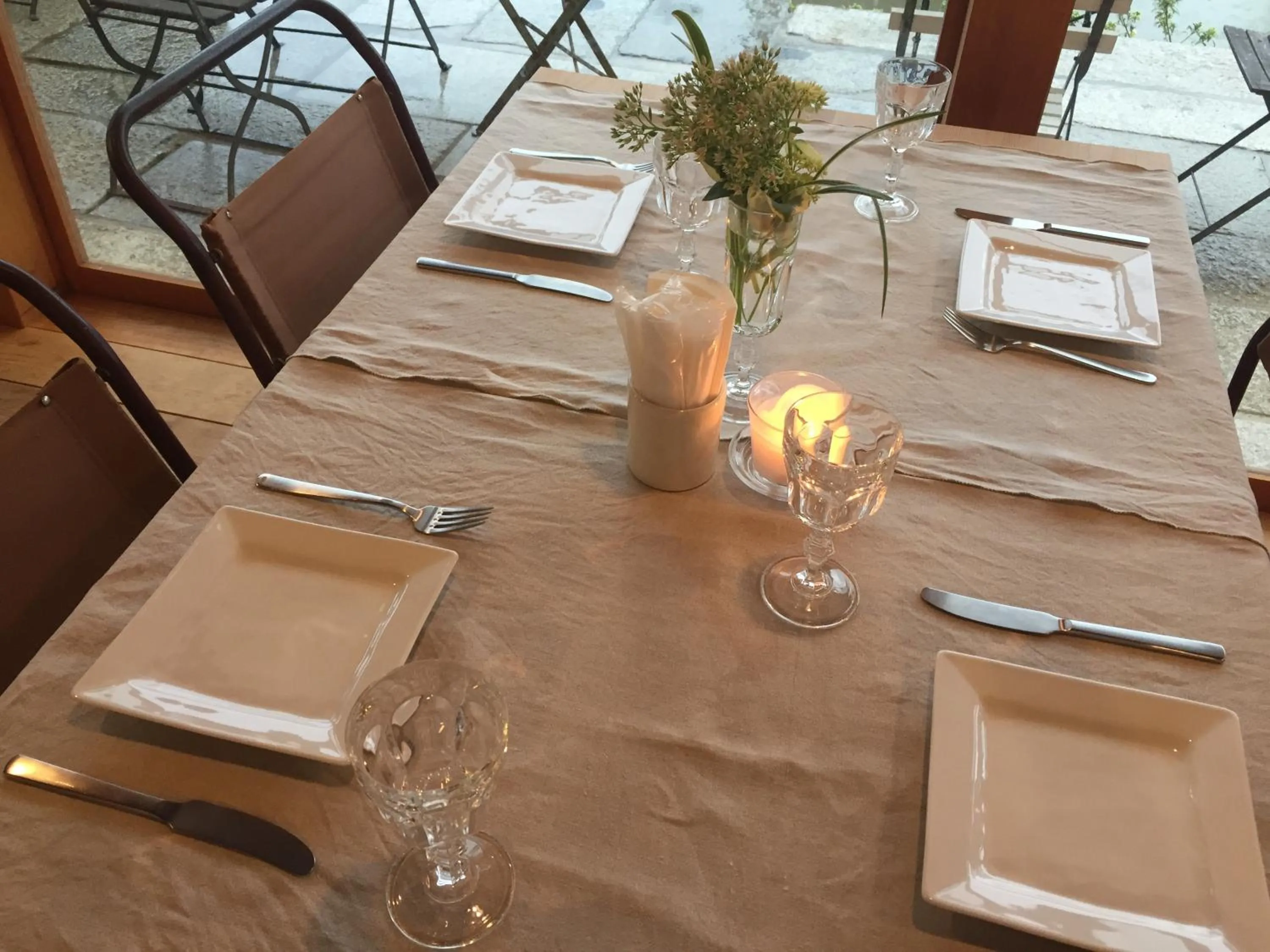 Restaurant/places to eat in Waterside Cottage Heron