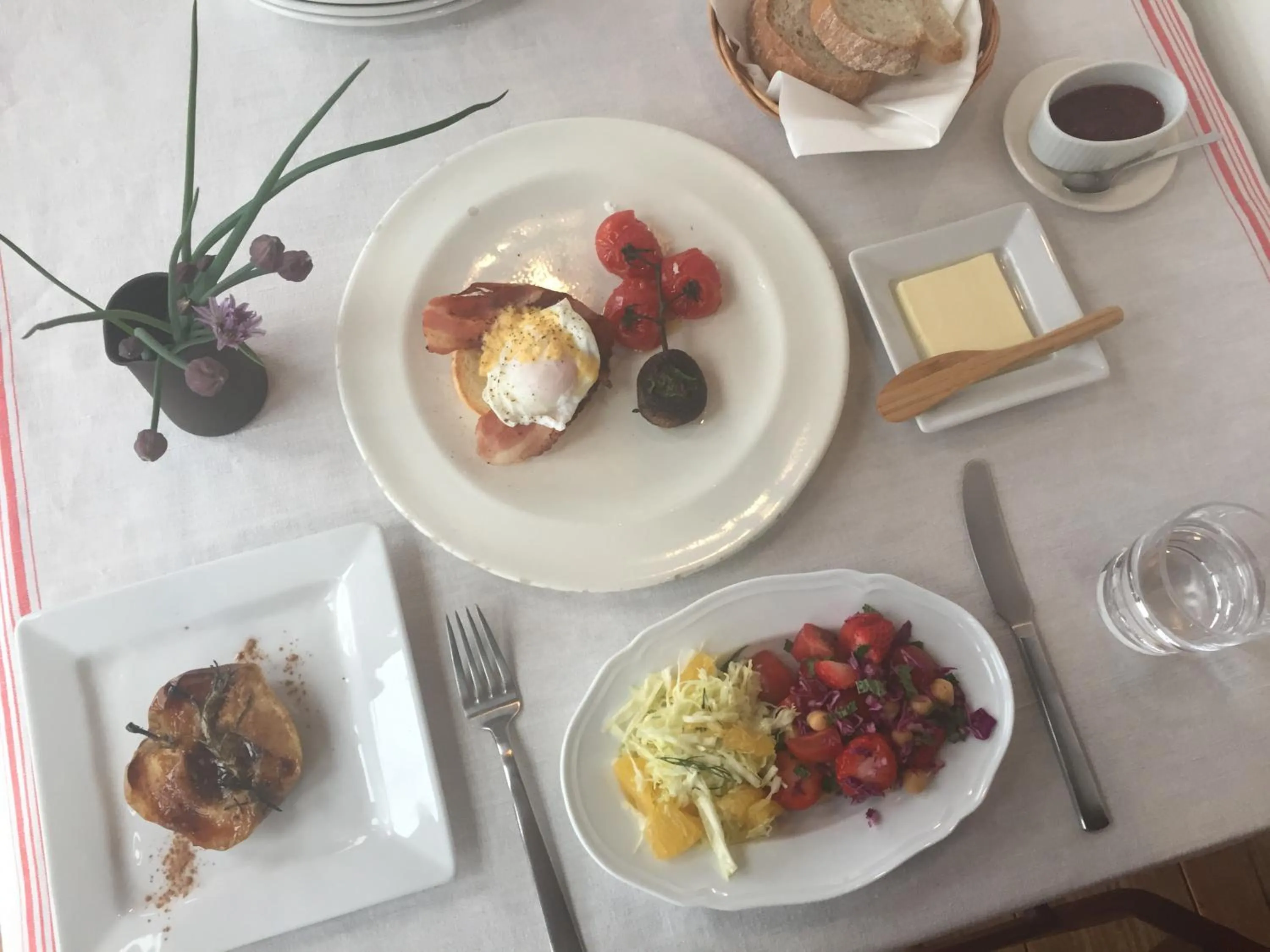 Breakfast in Waterside Cottage Heron