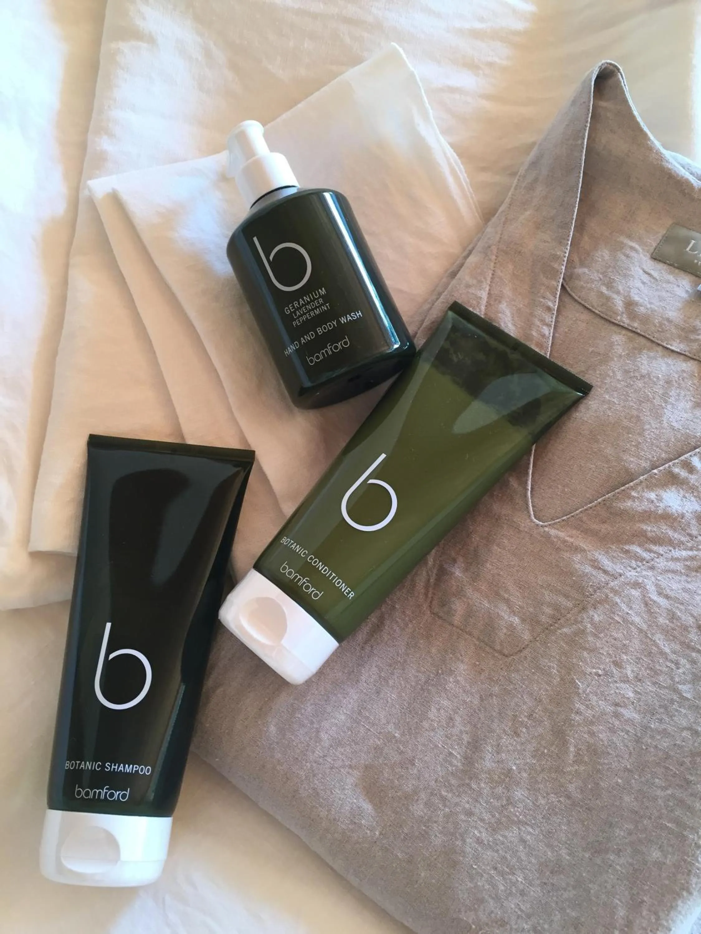 Photo of the whole room, Bed in Waterside Cottage Heron