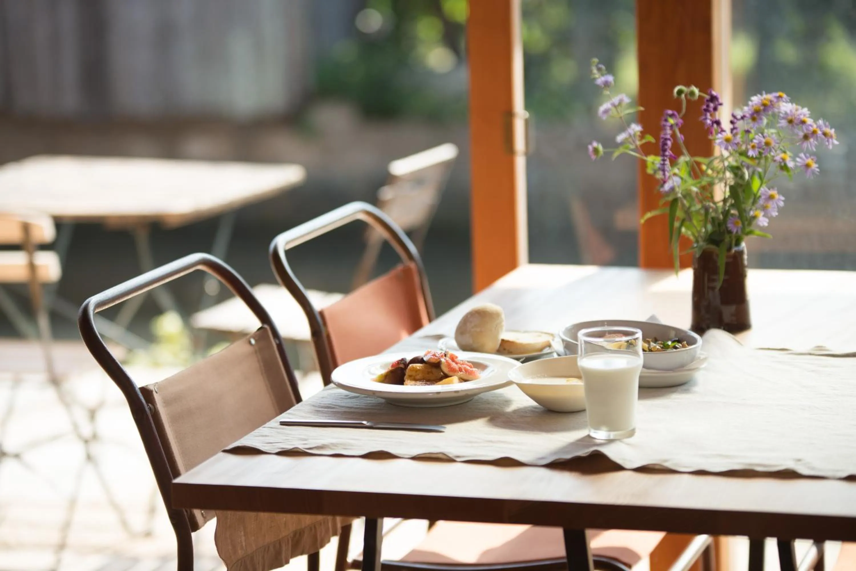 Food and drinks in Waterside Cottage Heron