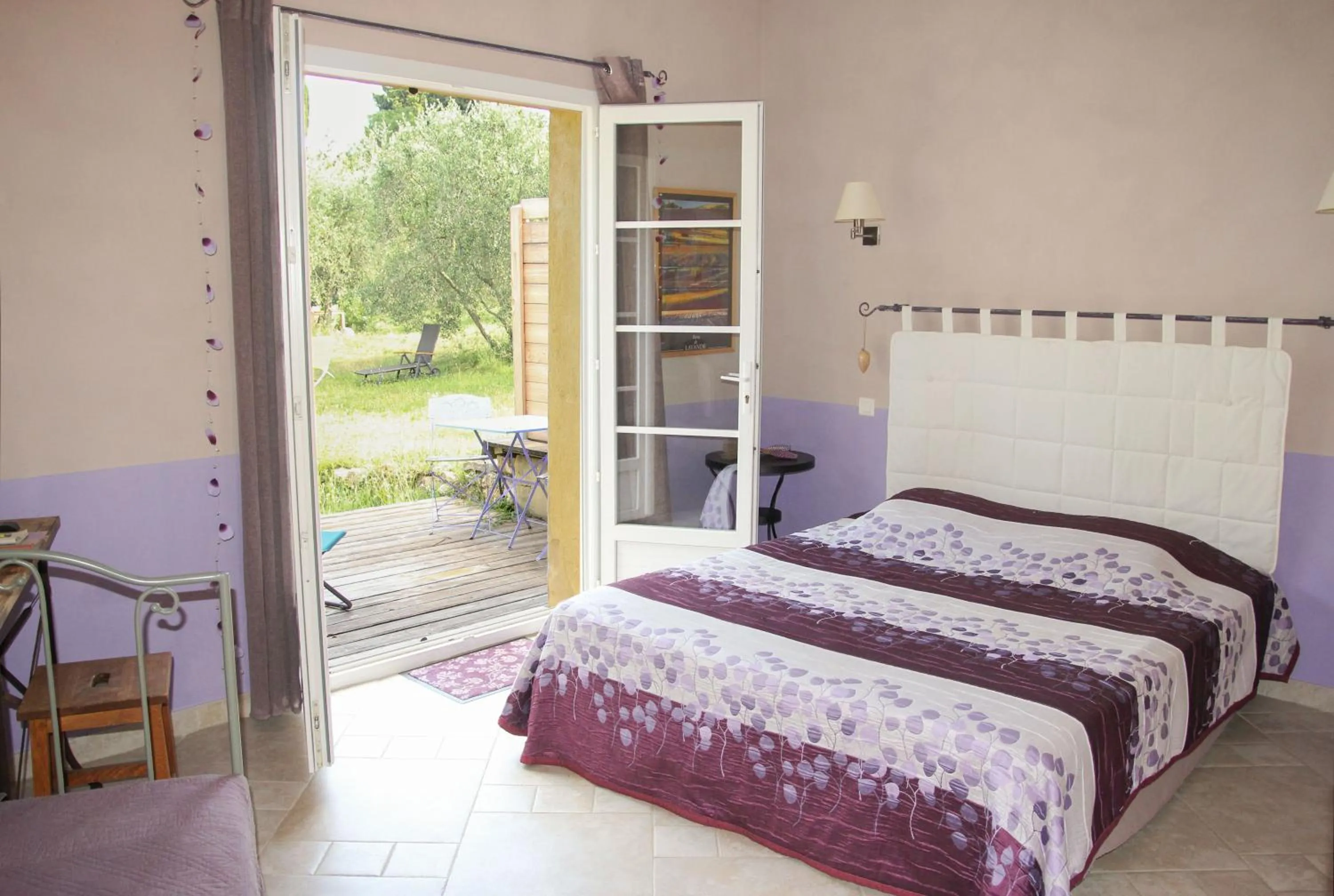 Photo of the whole room, Bed in Chambres d'Hôtes Carpe Diem