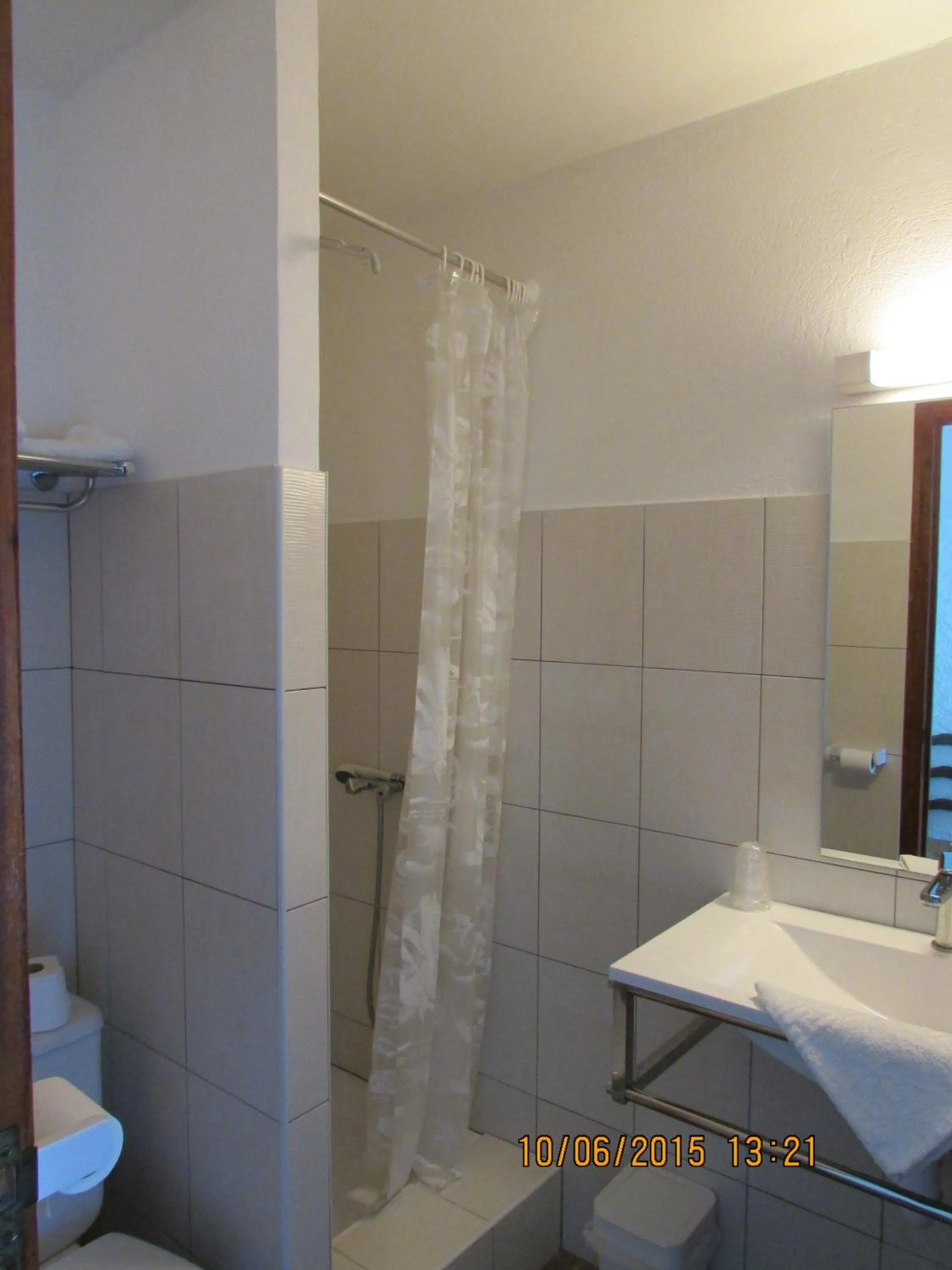 Shower in Hotel Costa Verde