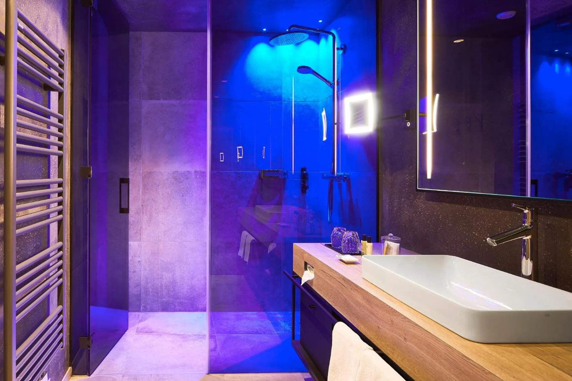 Shower in SONNENBERG Panorama Dolomites Wellbeing
