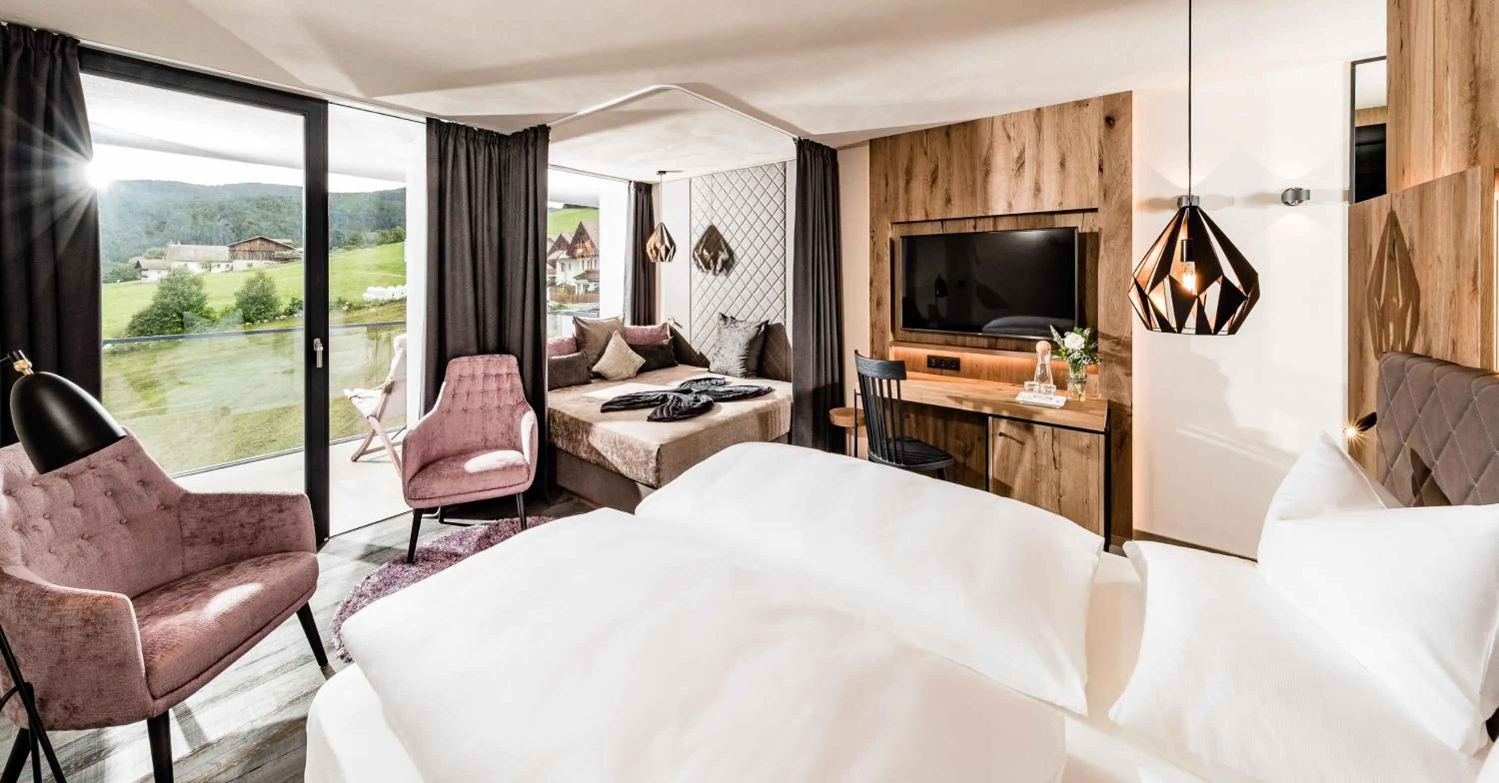 Photo of the whole room, Bed in SONNENBERG Panorama Dolomites Wellbeing