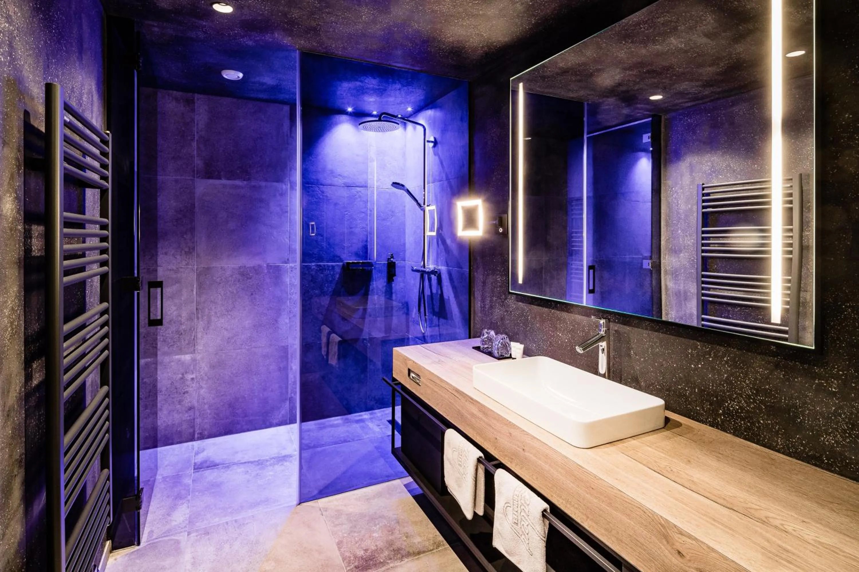 Shower in SONNENBERG Panorama Dolomites Wellbeing