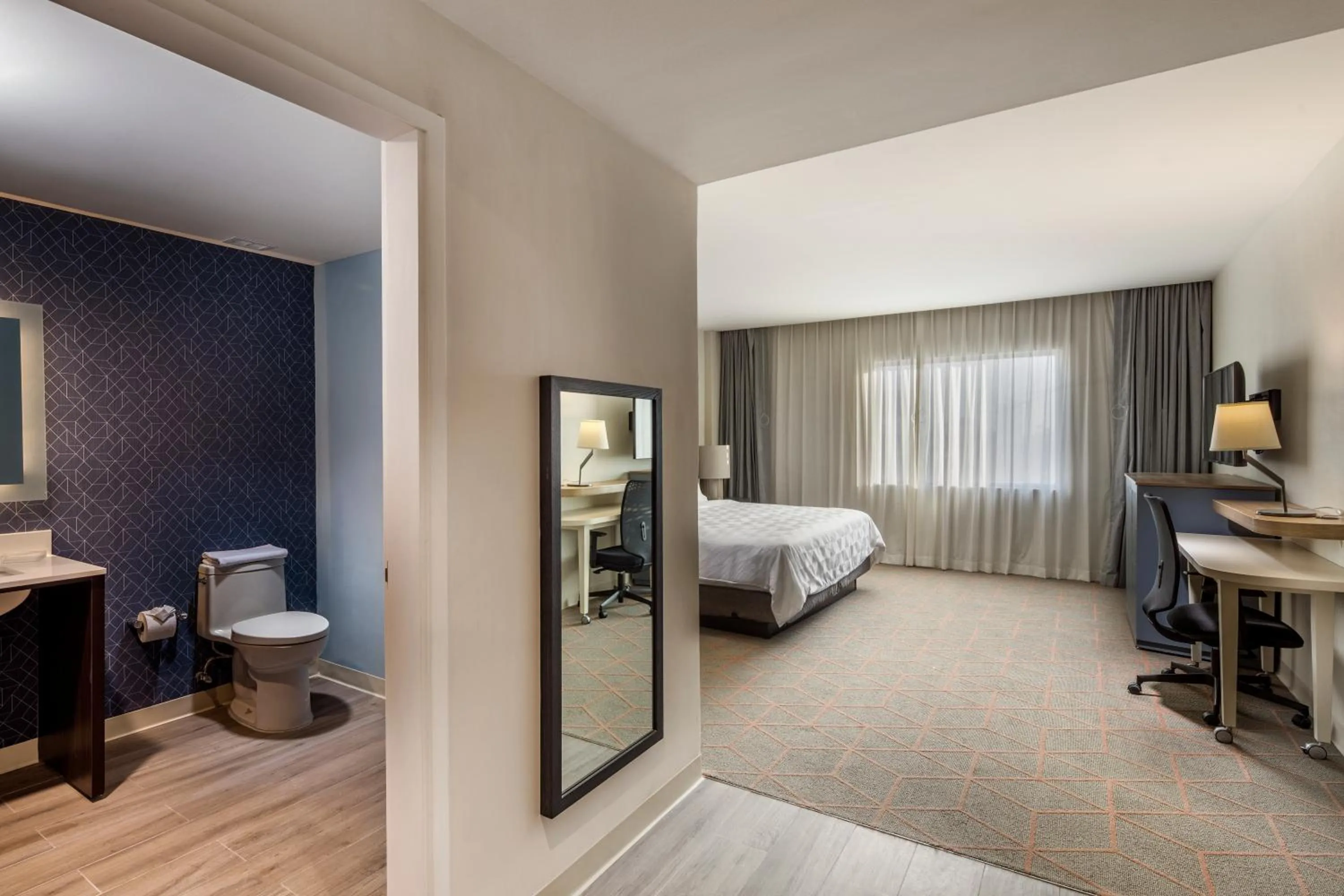 Bedroom, Bed in Holiday Inn & Suites - Aguascalientes by IHG