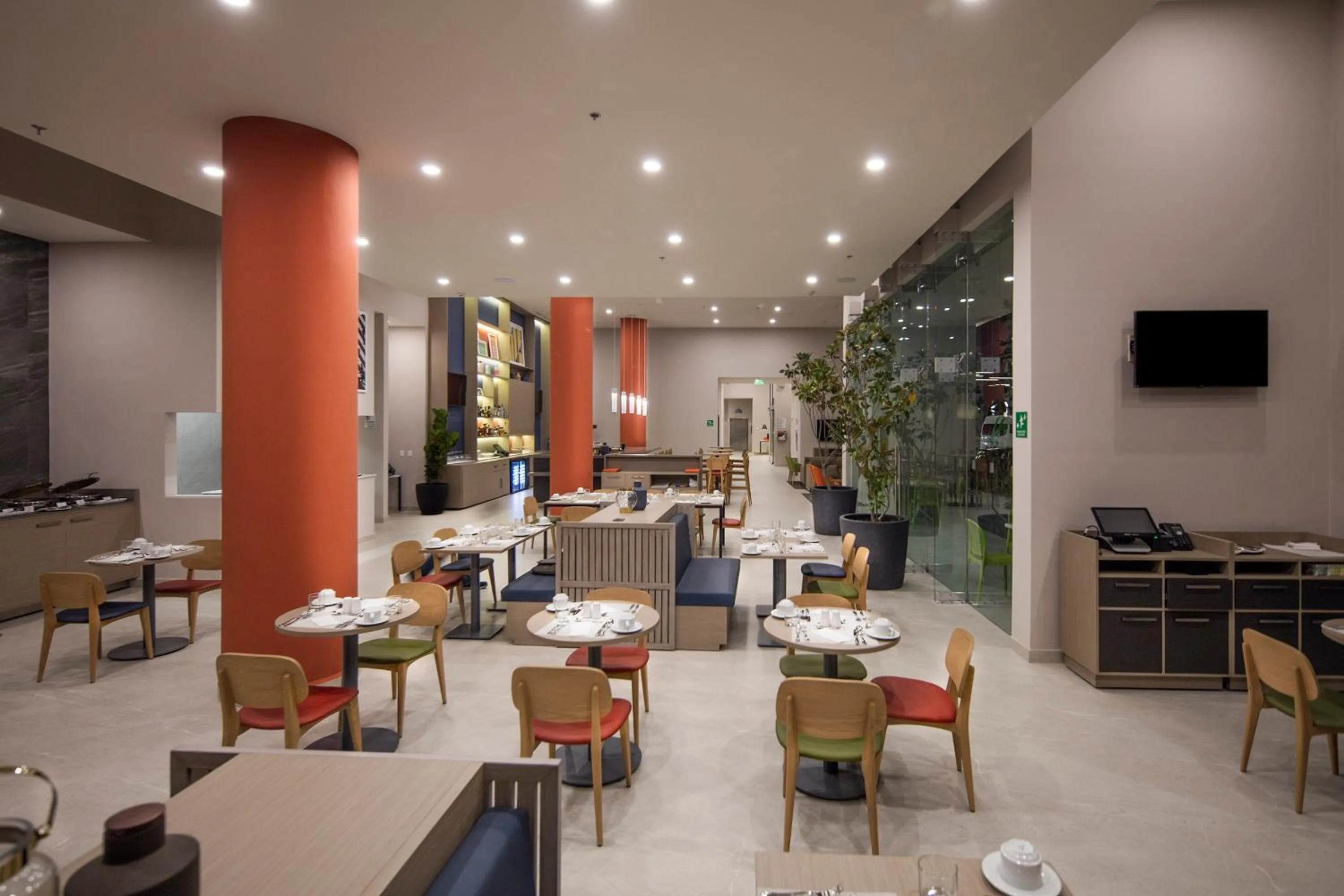 Restaurant/places to eat in Holiday Inn & Suites - Aguascalientes by IHG