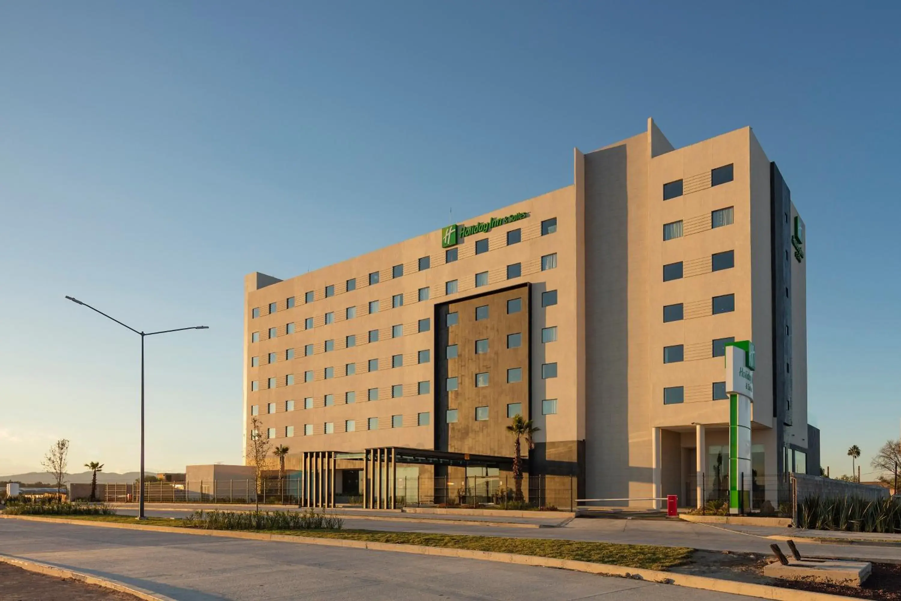 Property building in Holiday Inn & Suites - Aguascalientes by IHG Property building in Holiday Inn & Suites - Aguascalientes by IHG