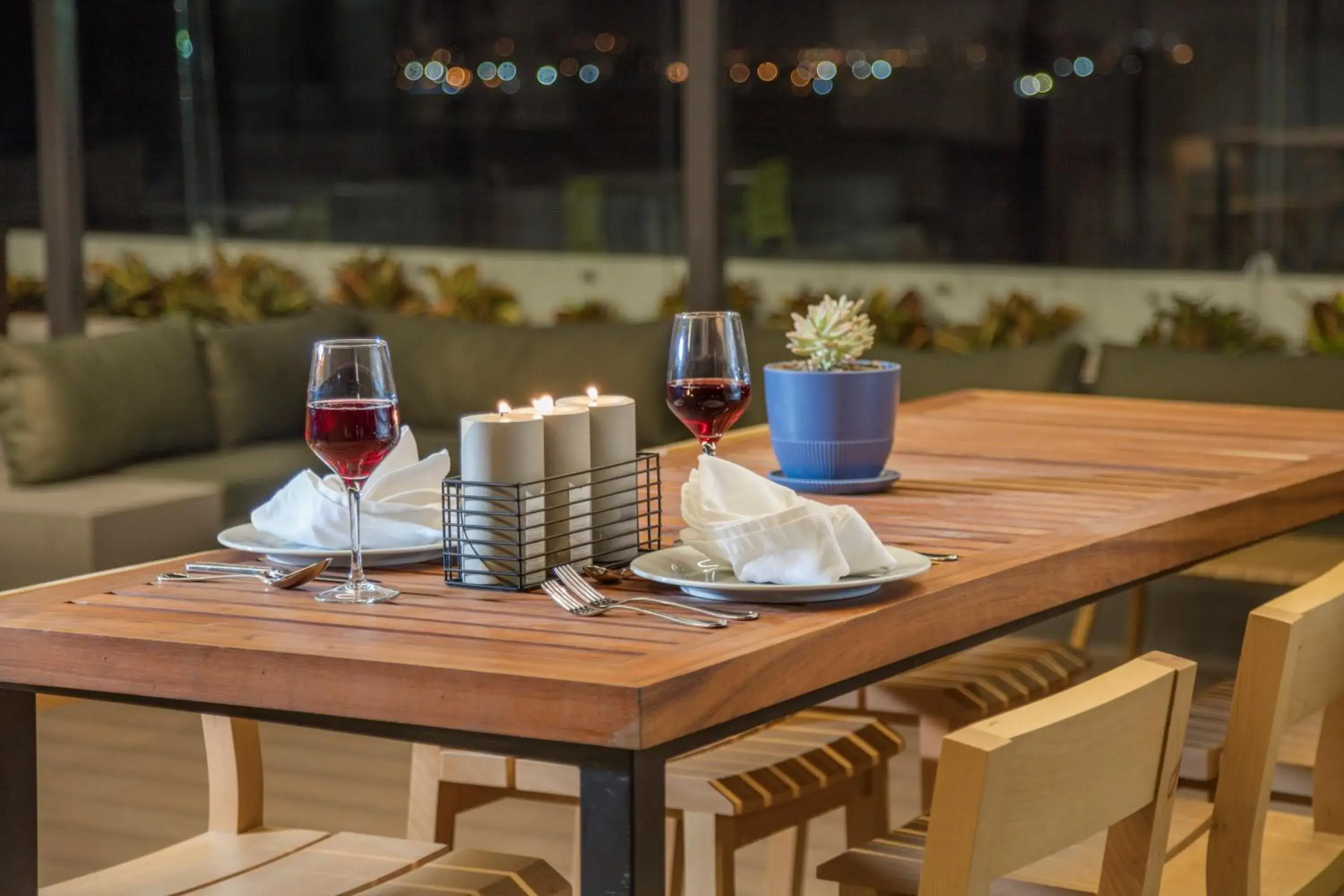 Lounge or bar in Holiday Inn & Suites - Aguascalientes by IHG Lounge or bar in Holiday Inn & Suites - Aguascalientes by IHG