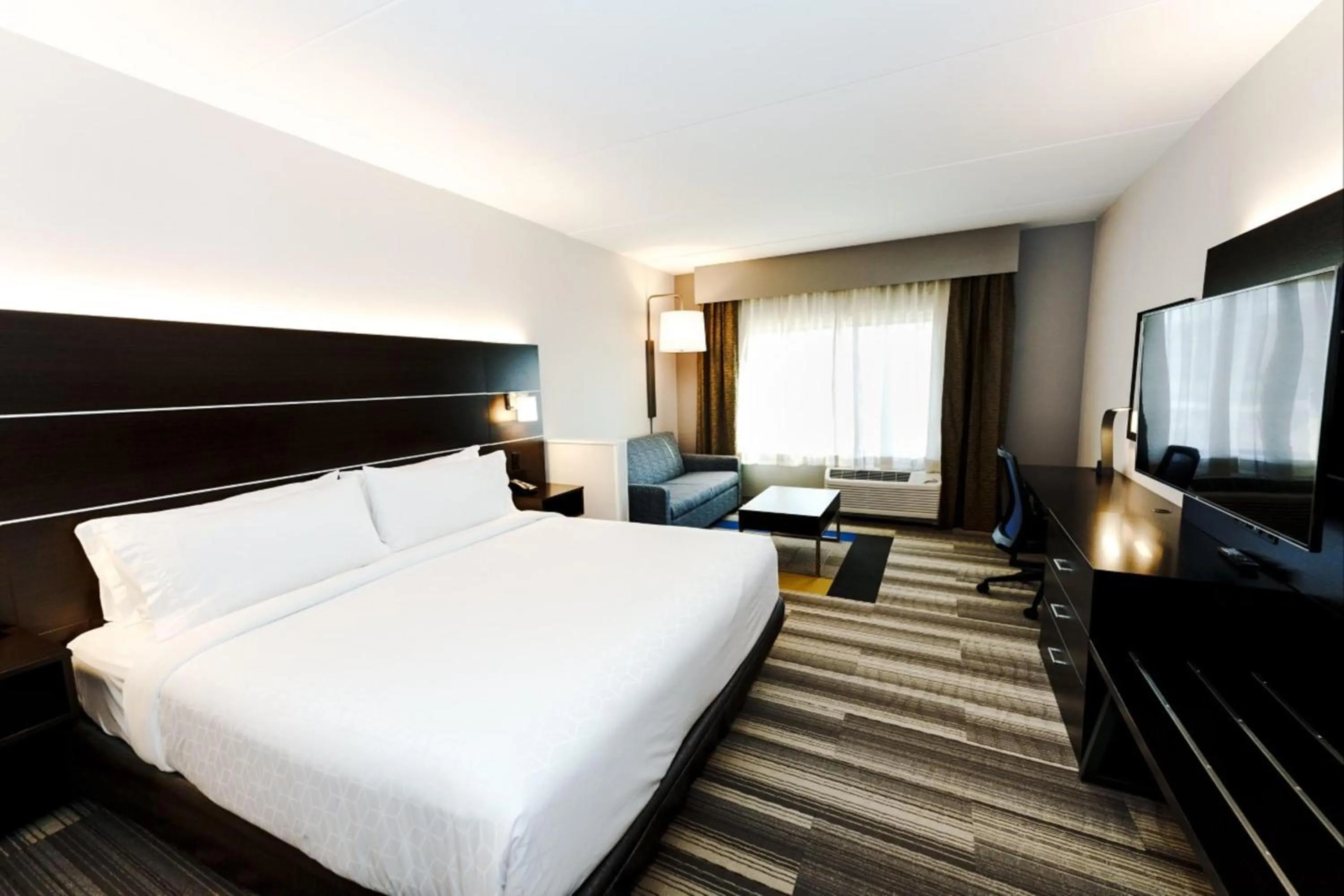 Photo of the whole room, Bed in Holiday Inn Express & Suites Franklin - Berry Farms by IHG