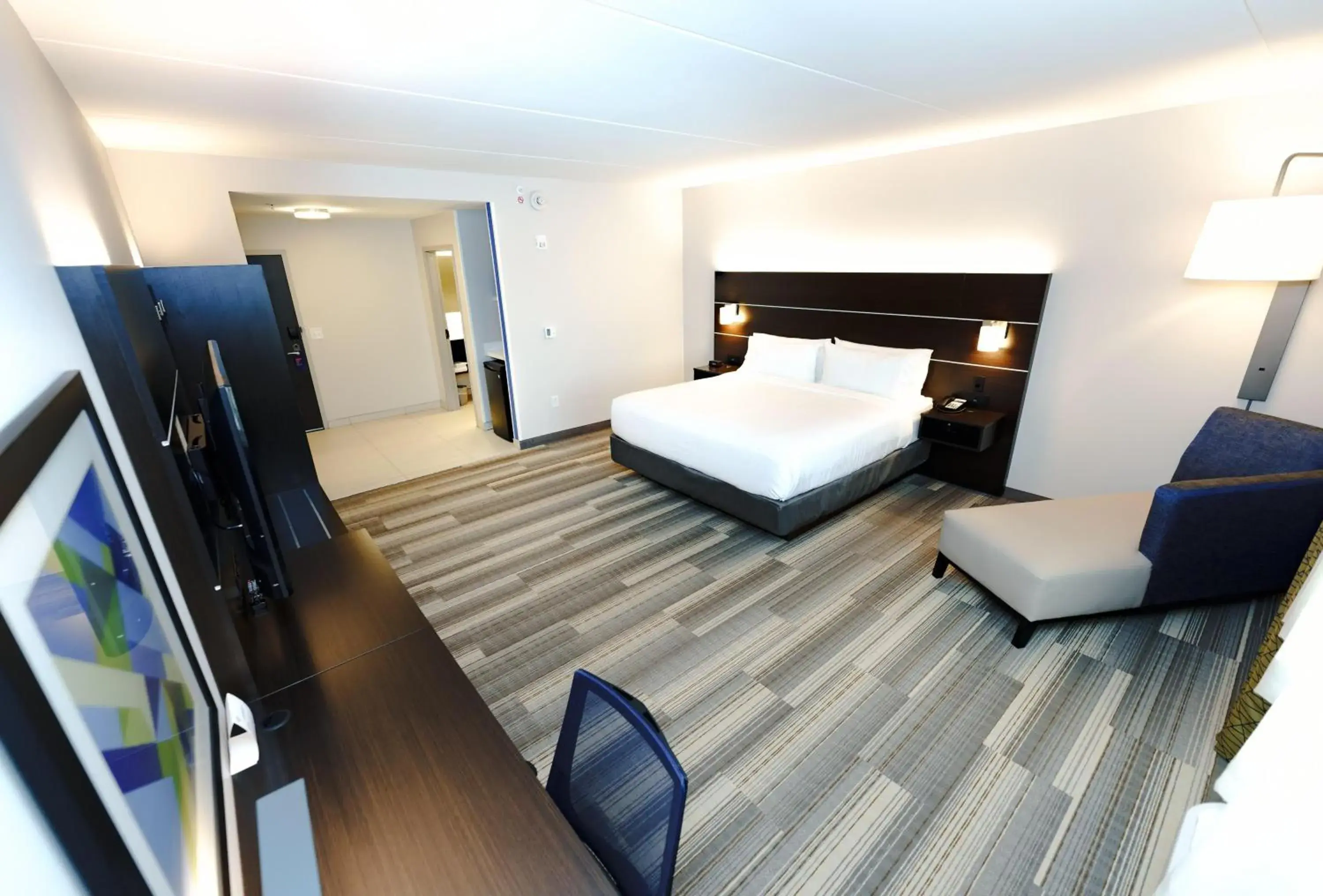 Photo of the whole room, Bed in Holiday Inn Express & Suites Franklin - Berry Farms by IHG Photo of the whole room, Bed in Holiday Inn Express & Suites Franklin - Berry Farms by IHG