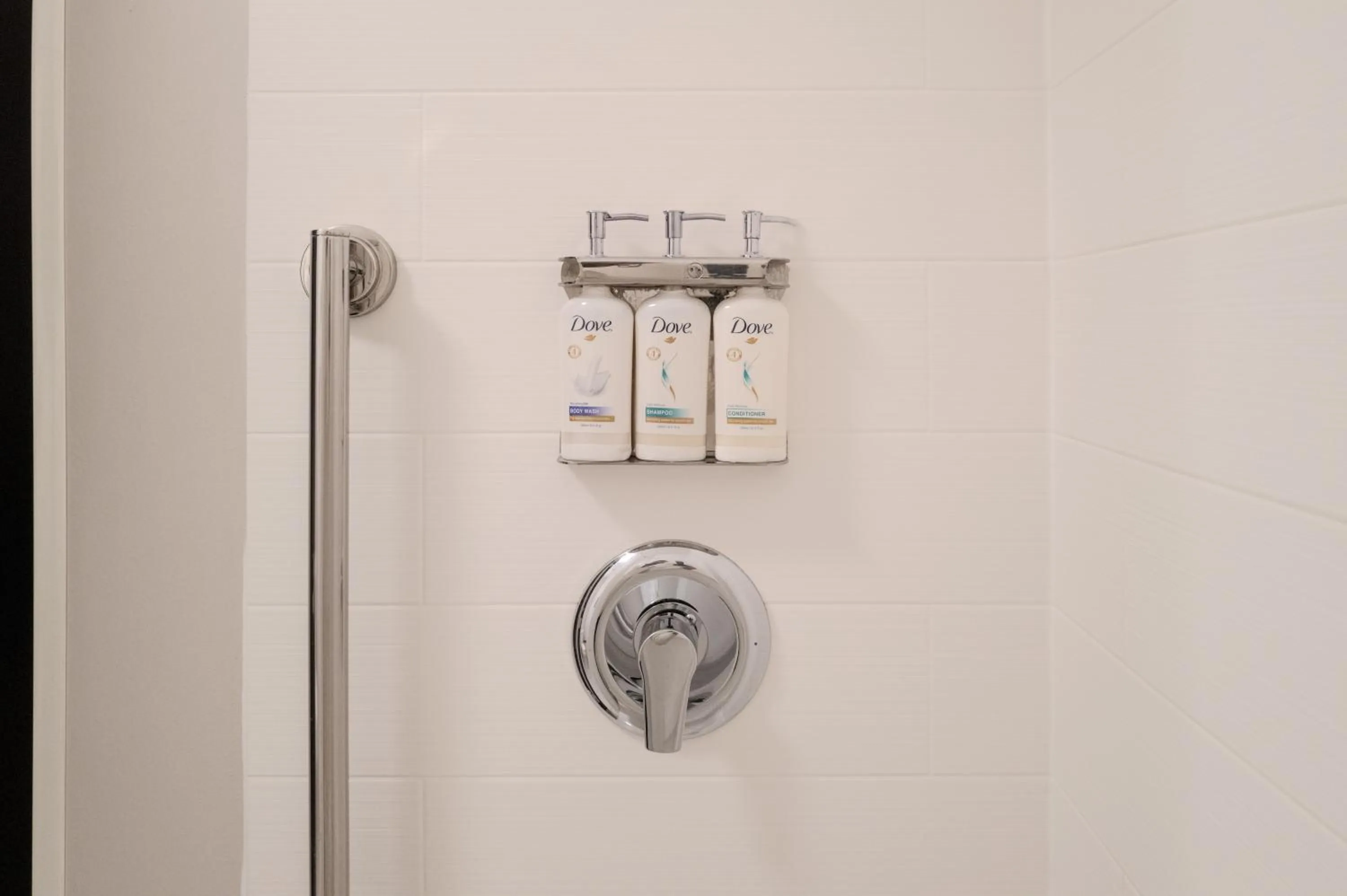 Bathroom in Holiday Inn Express & Suites Franklin - Berry Farms by IHG