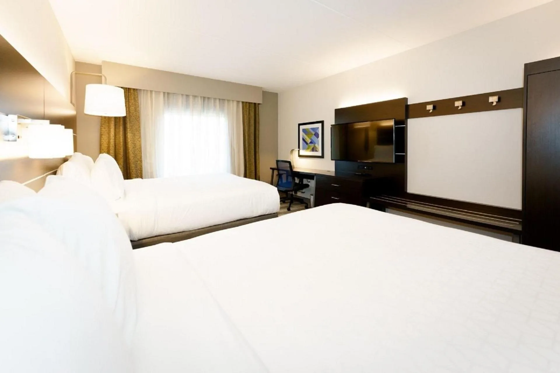 Bed in Holiday Inn Express & Suites Franklin - Berry Farms by IHG
