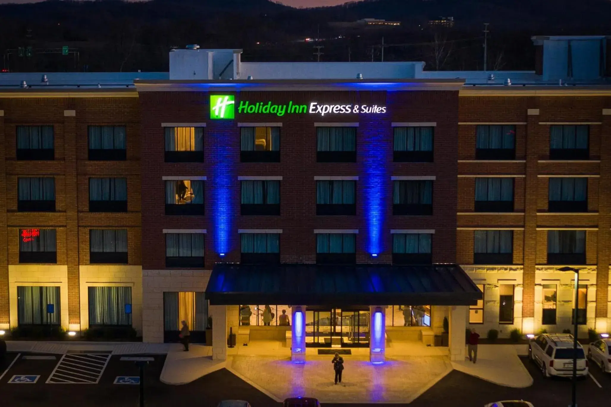 Property building in Holiday Inn Express & Suites Franklin - Berry Farms by IHG Property building in Holiday Inn Express & Suites Franklin - Berry Farms by IHG