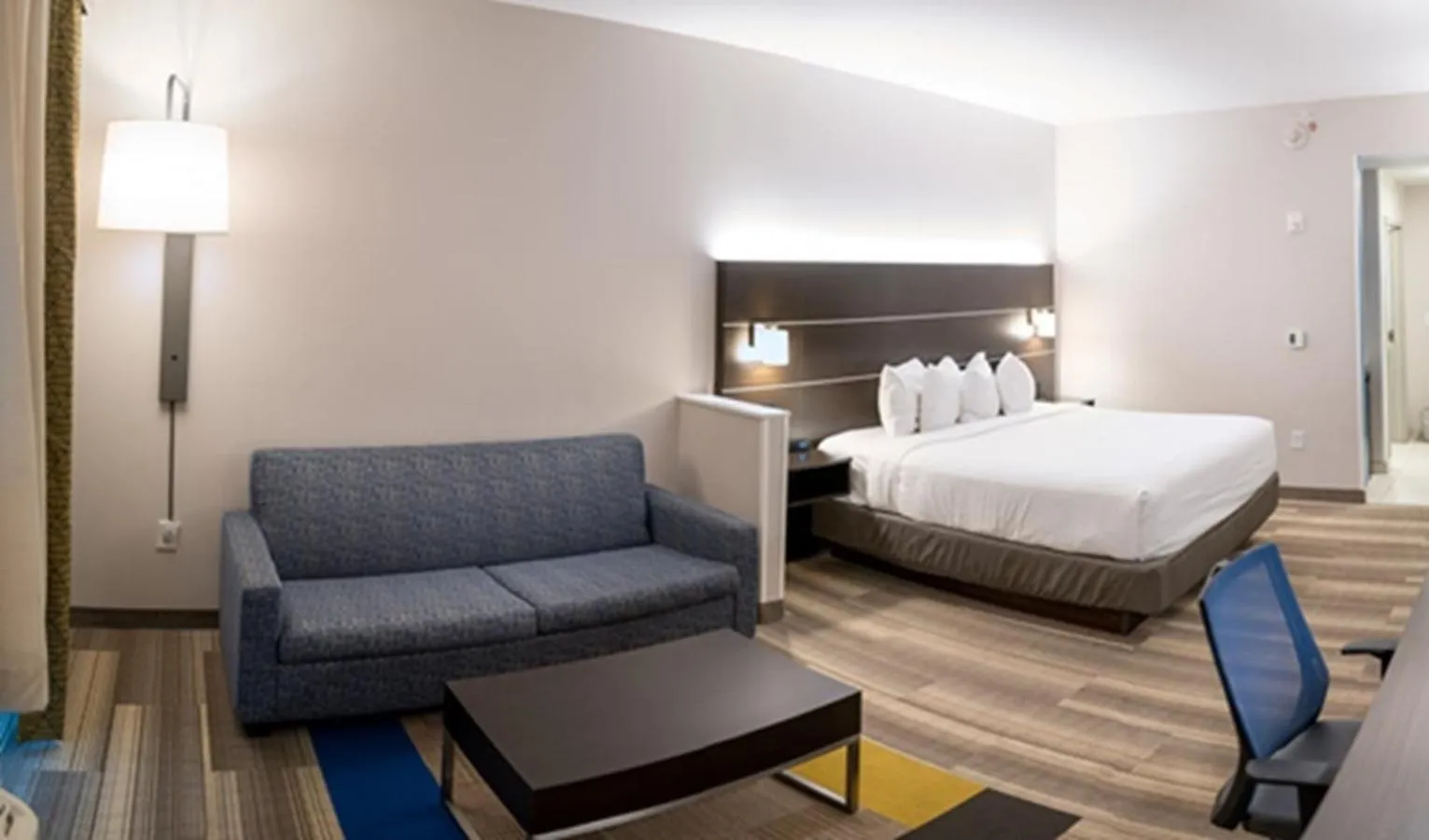 Bedroom, Bed in Holiday Inn Express & Suites Franklin - Berry Farms by IHG