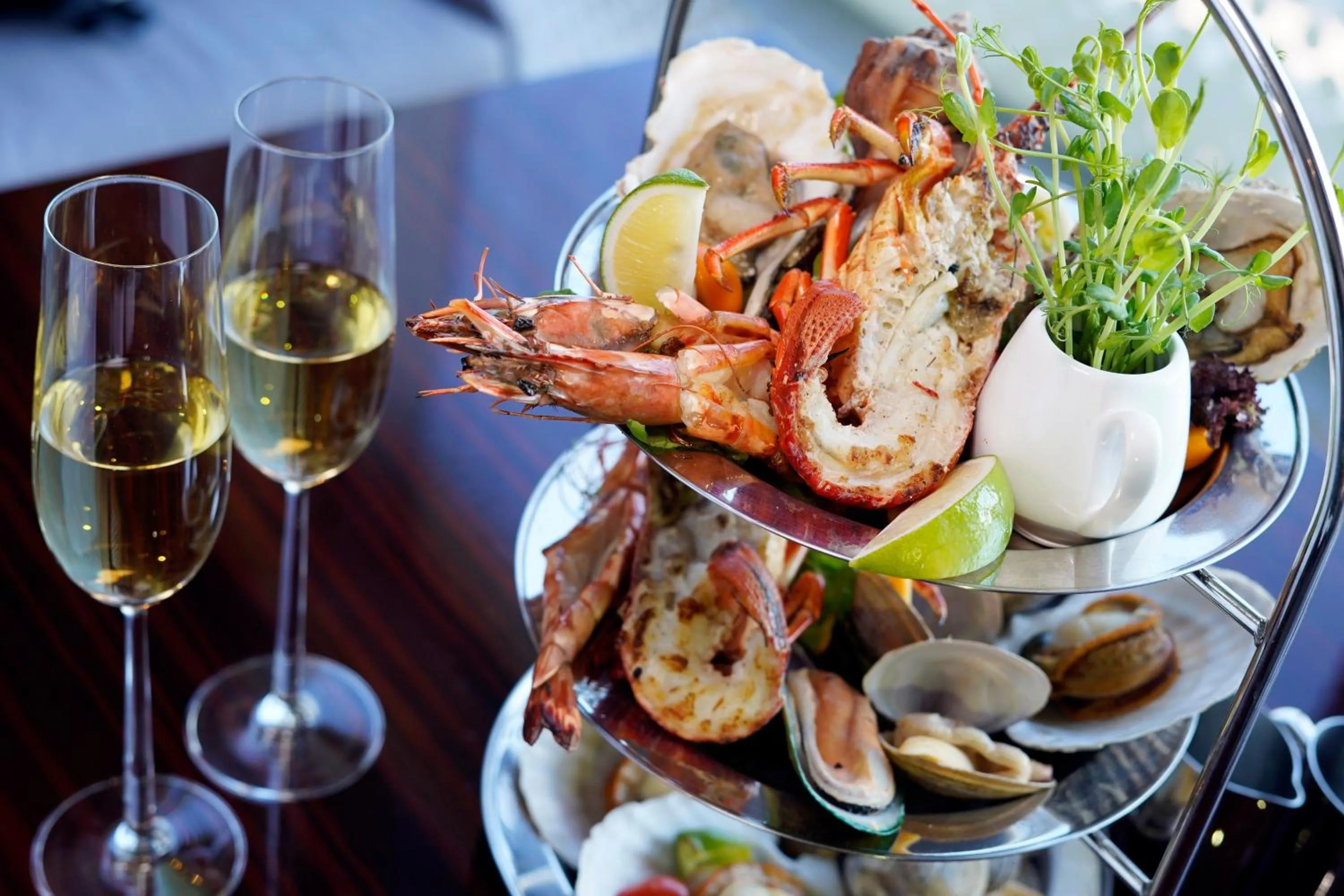 Restaurant/places to eat in Crowne Plaza Dalian Sports Center by IHG