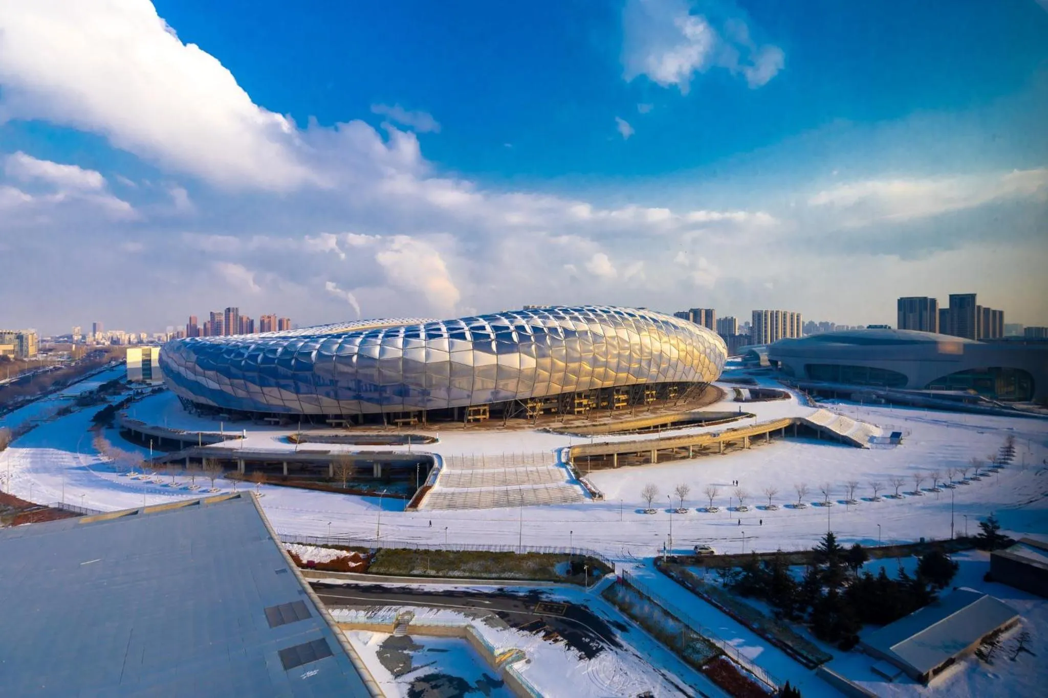 Property building in Crowne Plaza Dalian Sports Center by IHG