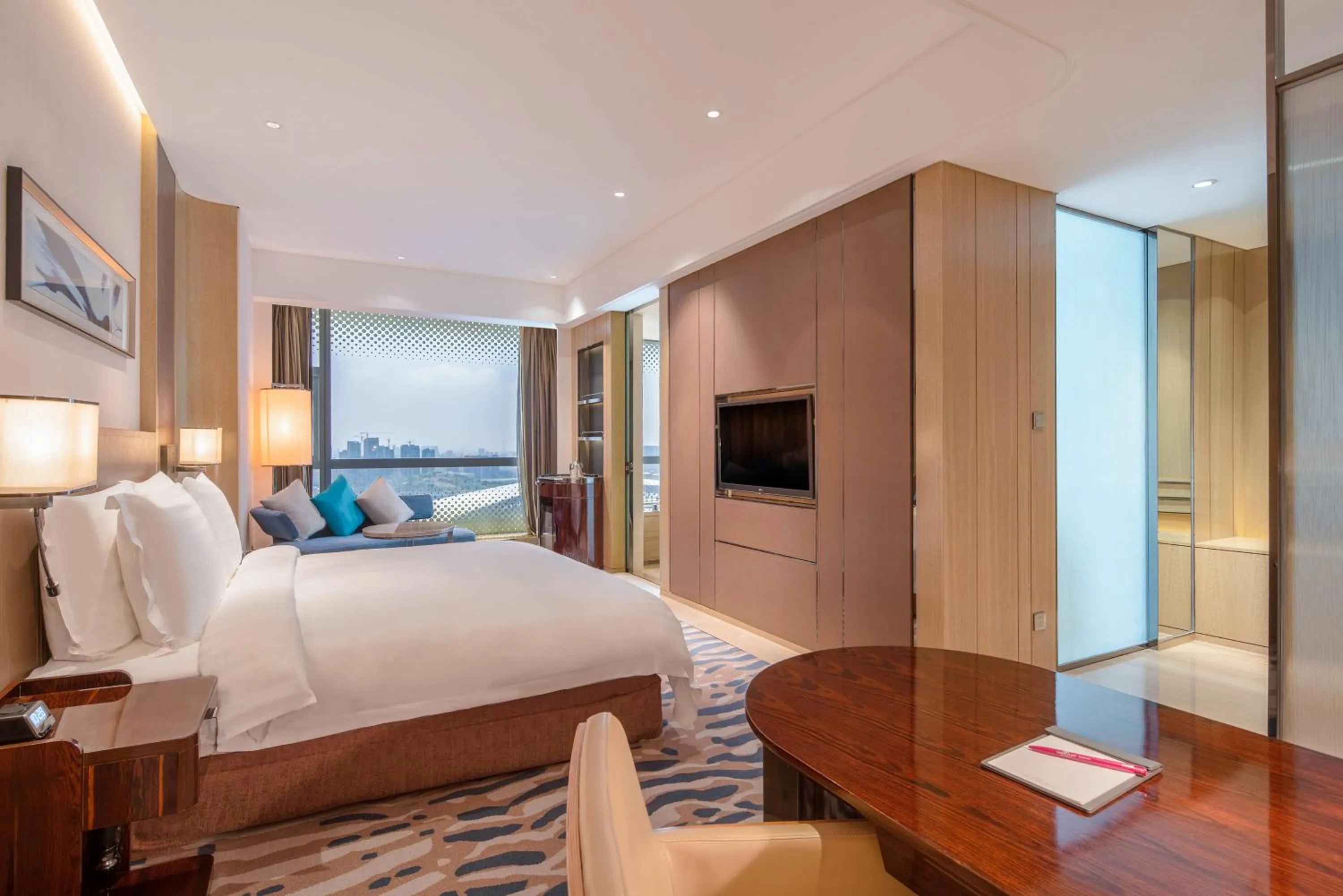 Property building, Bed in Crowne Plaza Dalian Sports Center by IHG
