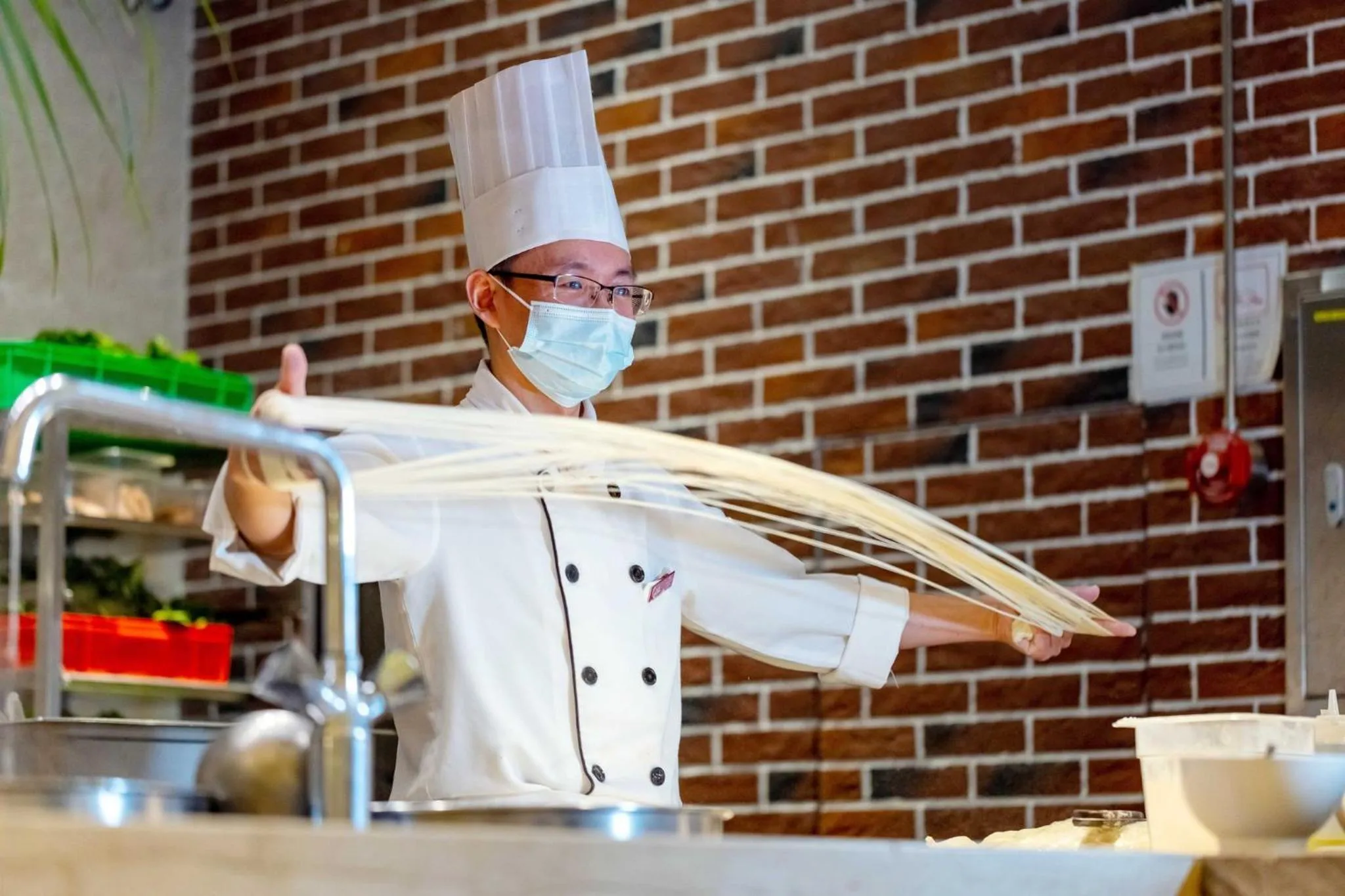 Restaurant/places to eat in Crowne Plaza Dalian Sports Center by IHG