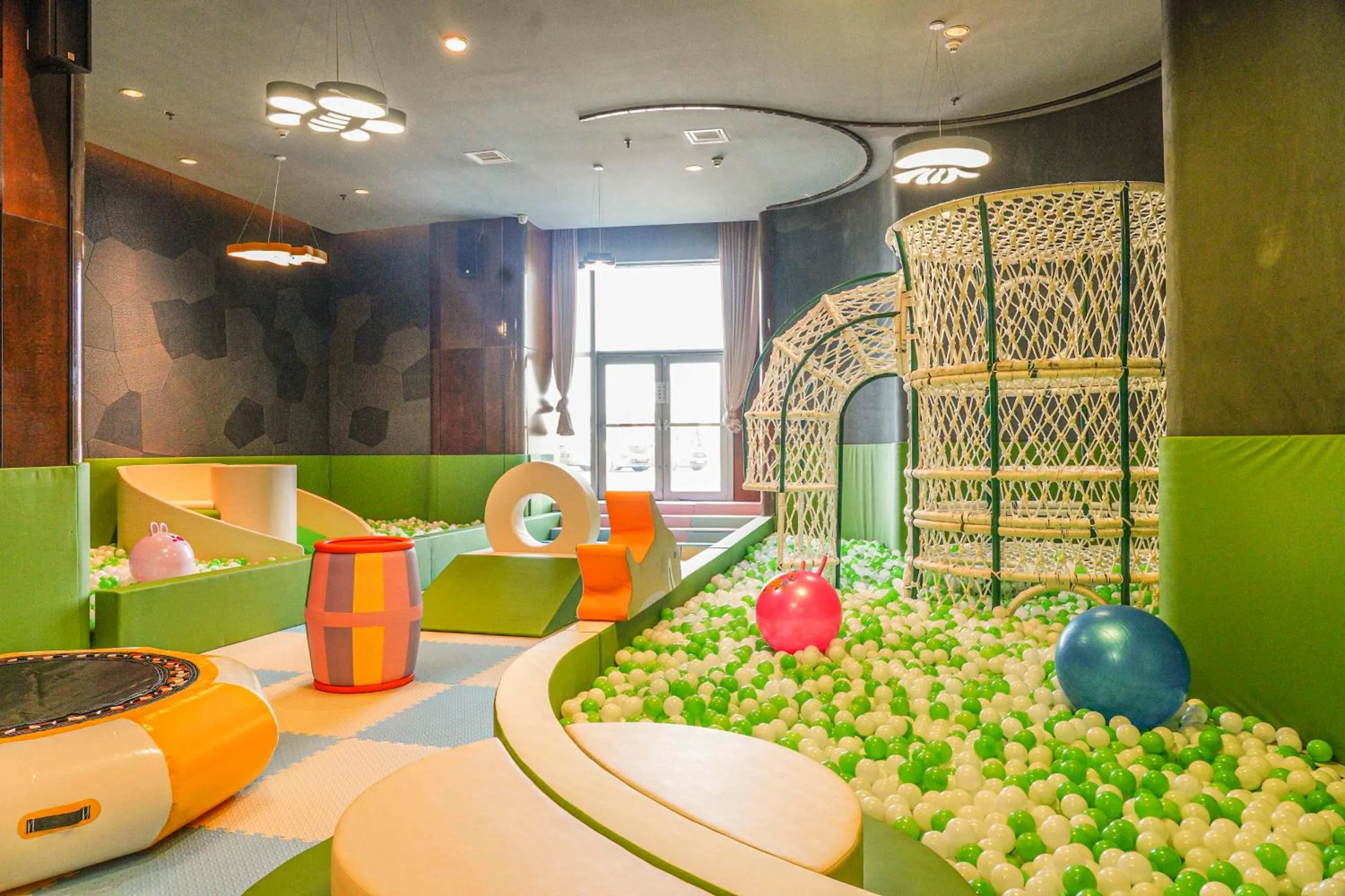 Fitness centre/facilities in Crowne Plaza Dalian Sports Center by IHG