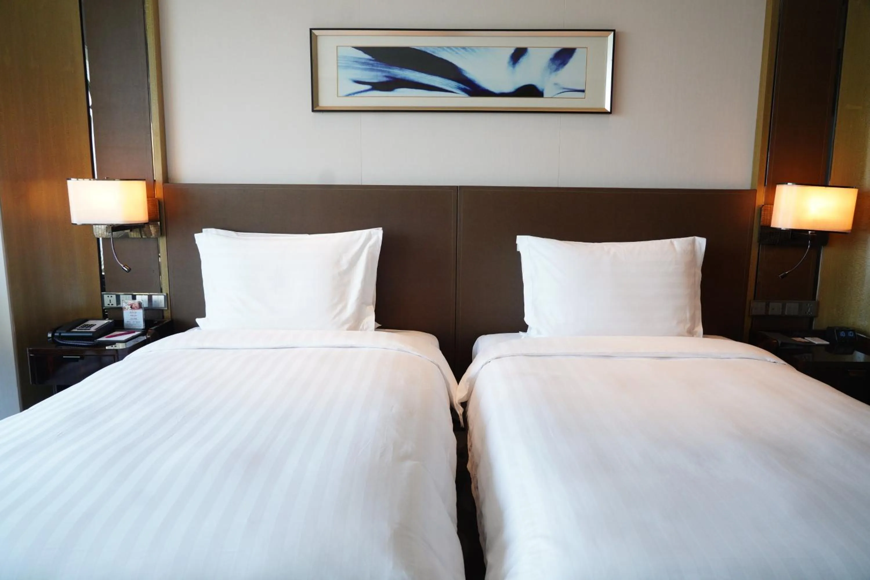 Photo of the whole room, Bed in Crowne Plaza Dalian Sports Center by IHG