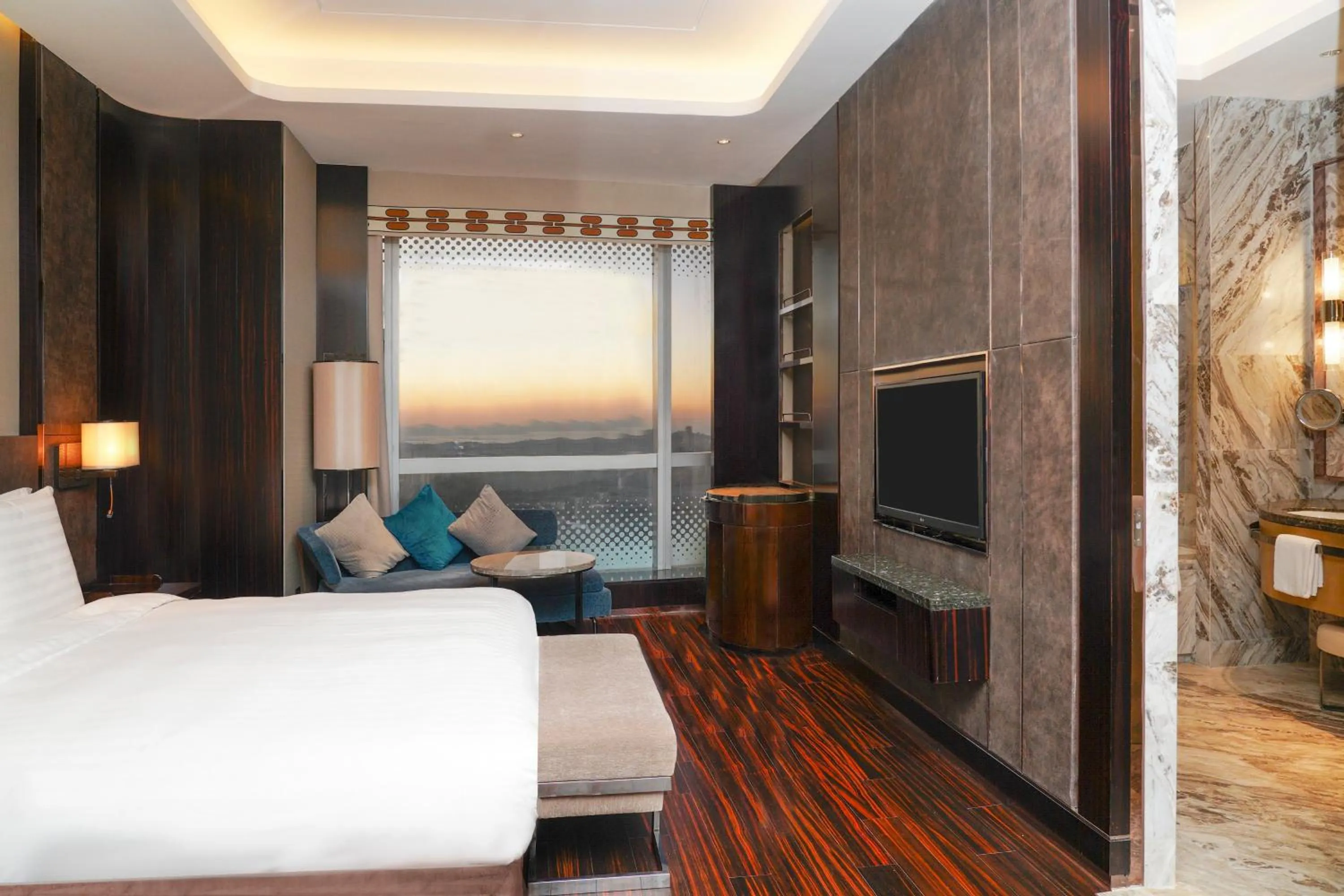 Photo of the whole room, Bed in Crowne Plaza Dalian Sports Center by IHG