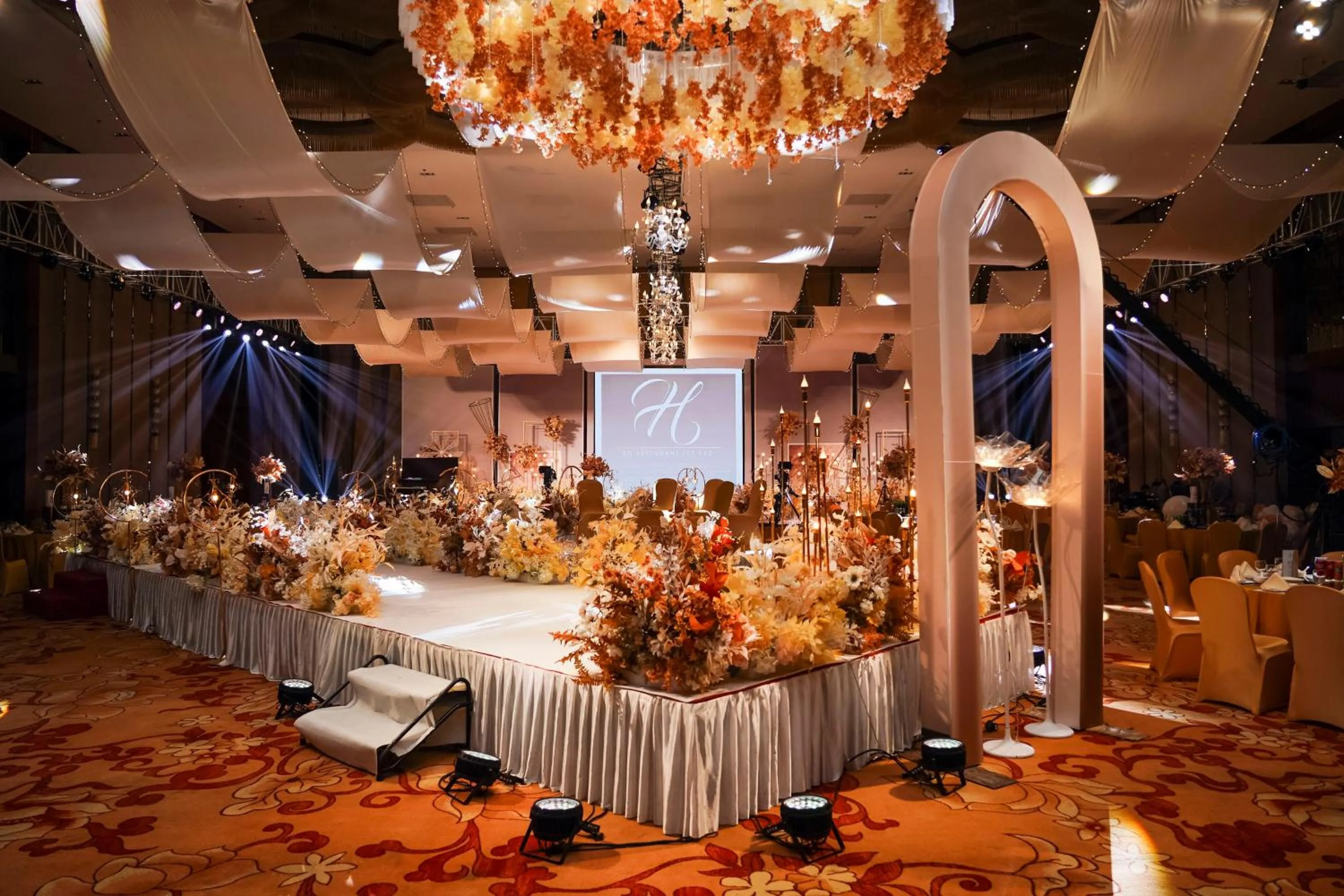 Meeting/conference room in Crowne Plaza Dalian Sports Center by IHG