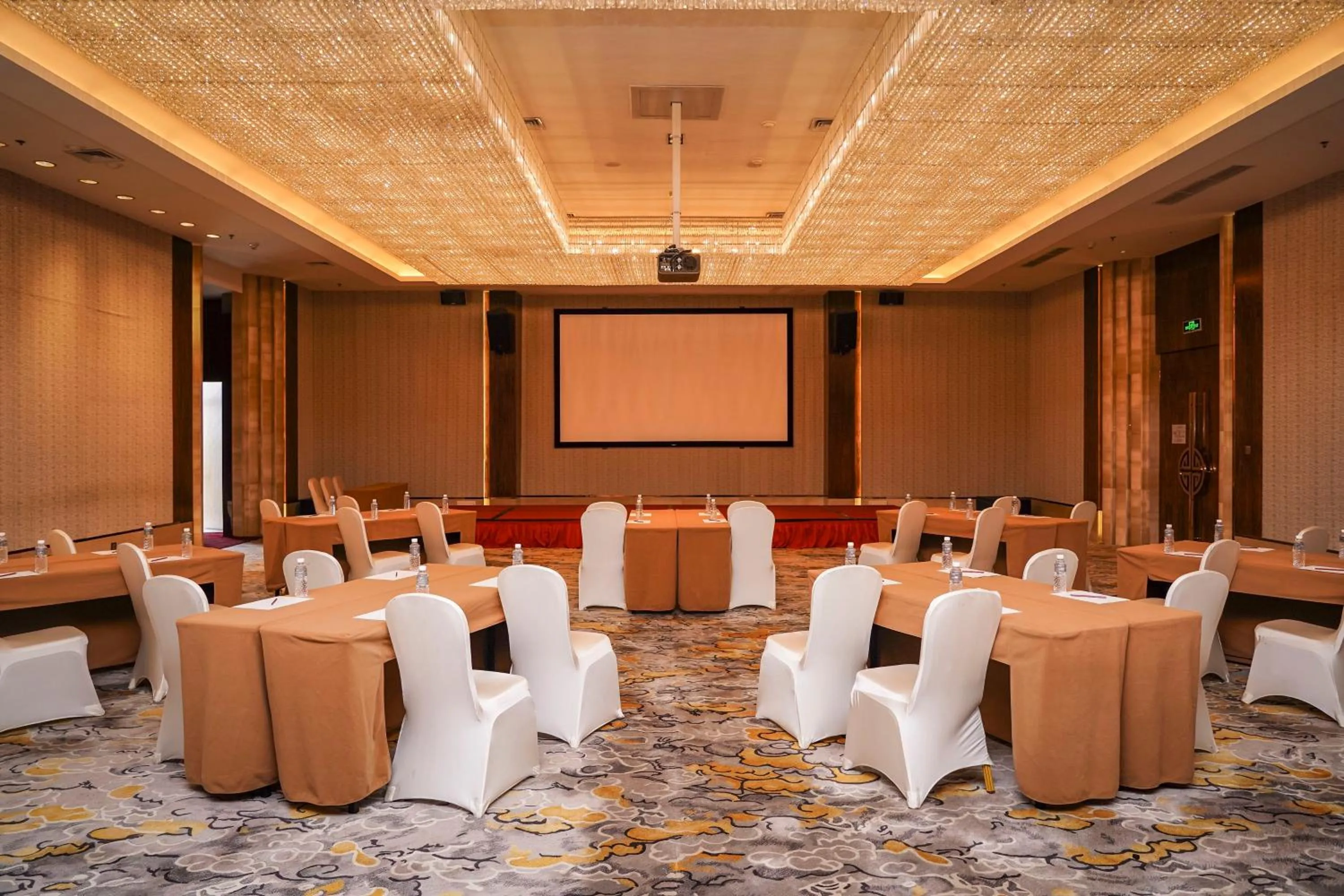 Meeting/conference room in Crowne Plaza Dalian Sports Center by IHG