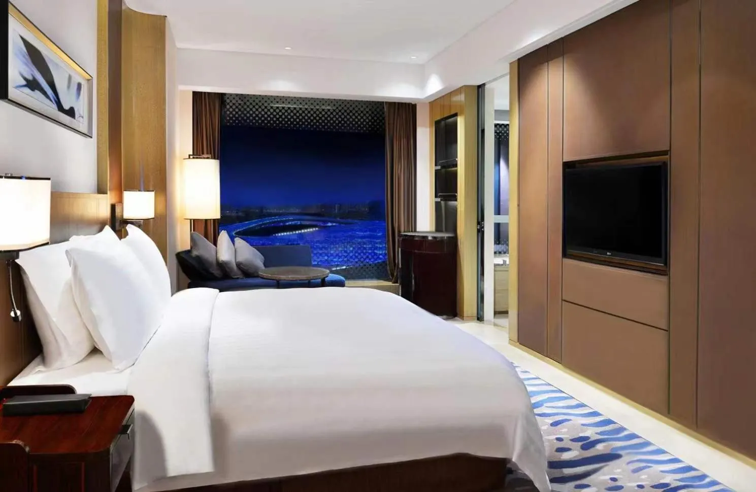Bed in Crowne Plaza Dalian Sports Center by IHG