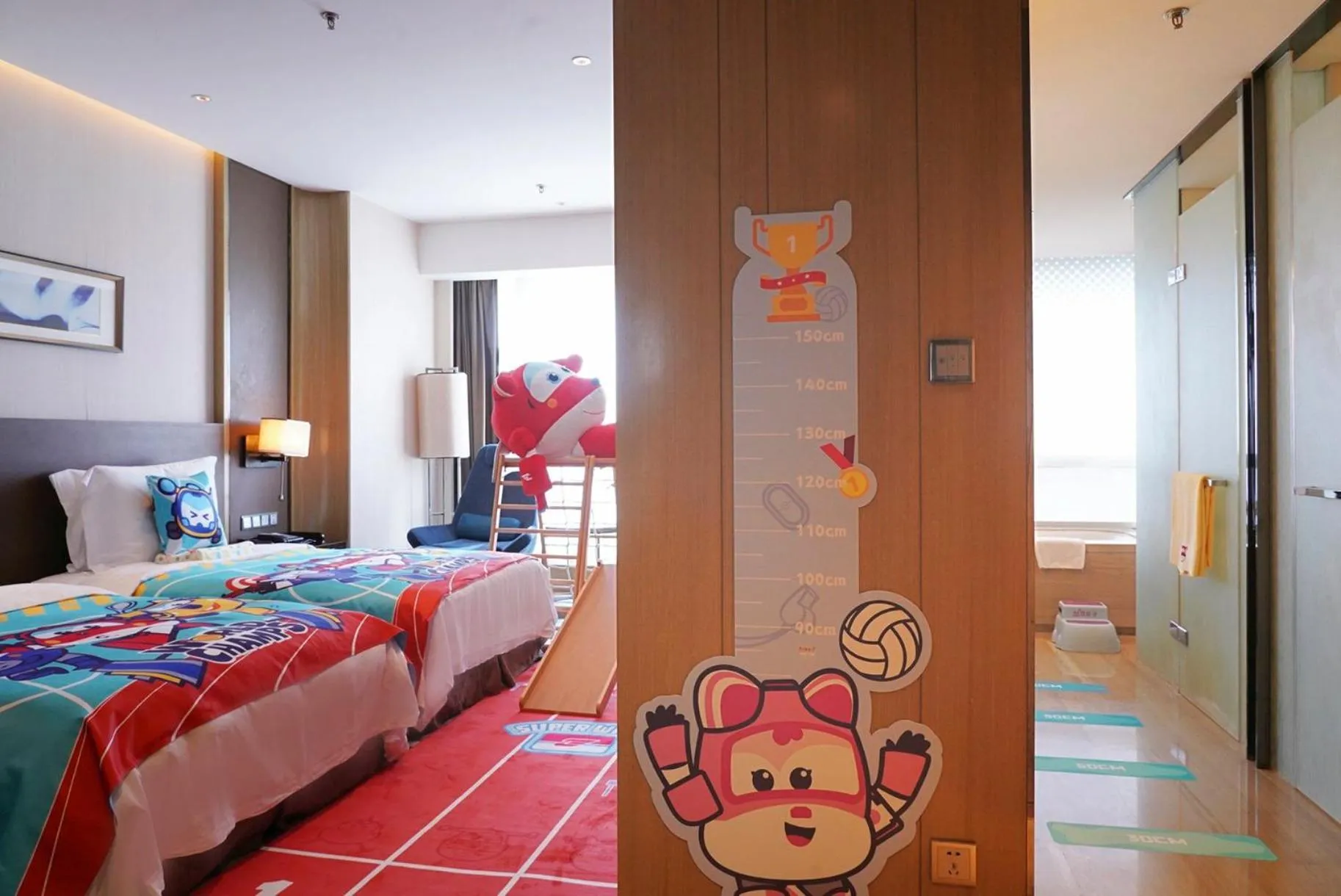 Photo of the whole room, Bed in Crowne Plaza Dalian Sports Center by IHG