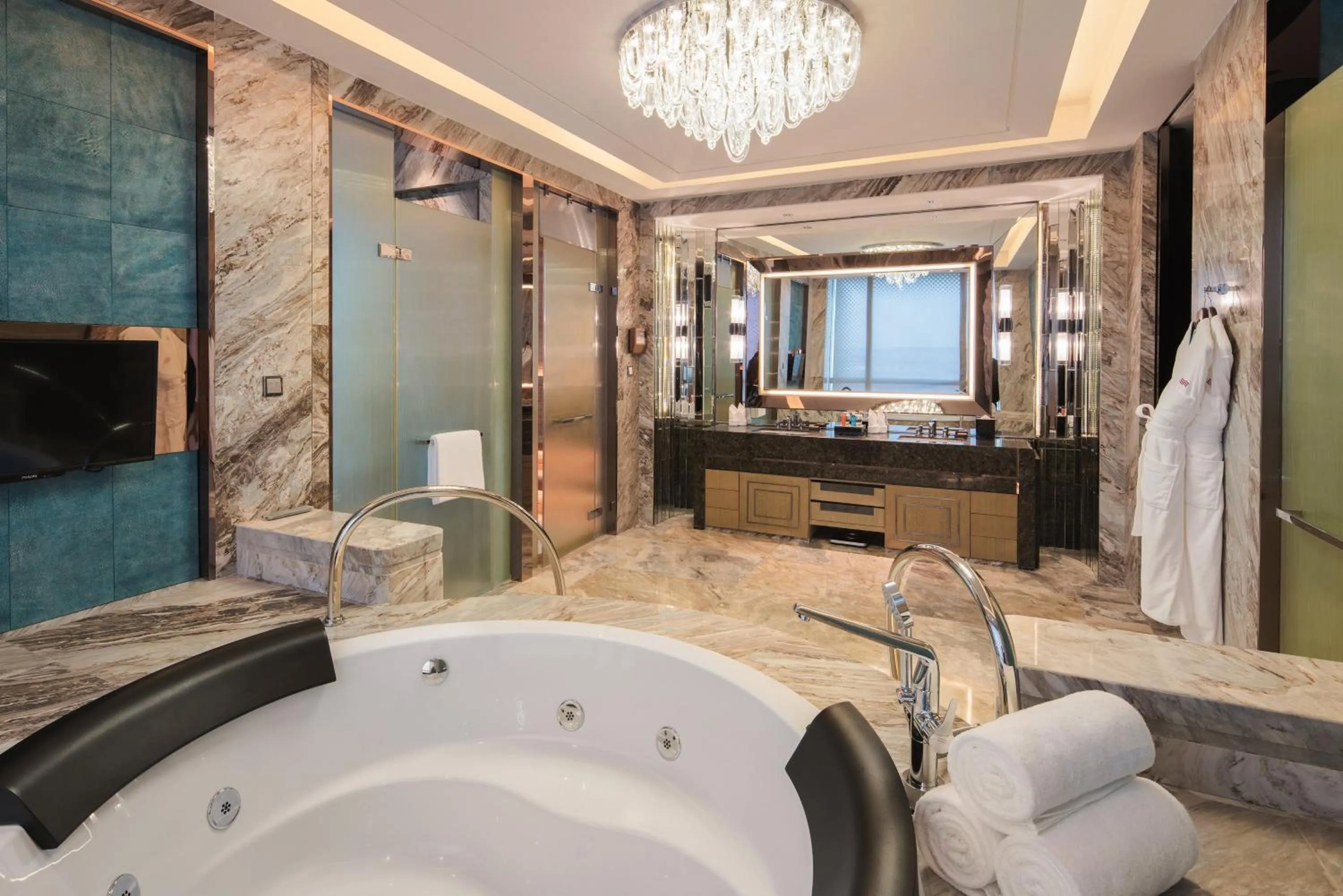 Photo of the whole room in Crowne Plaza Dalian Sports Center by IHG