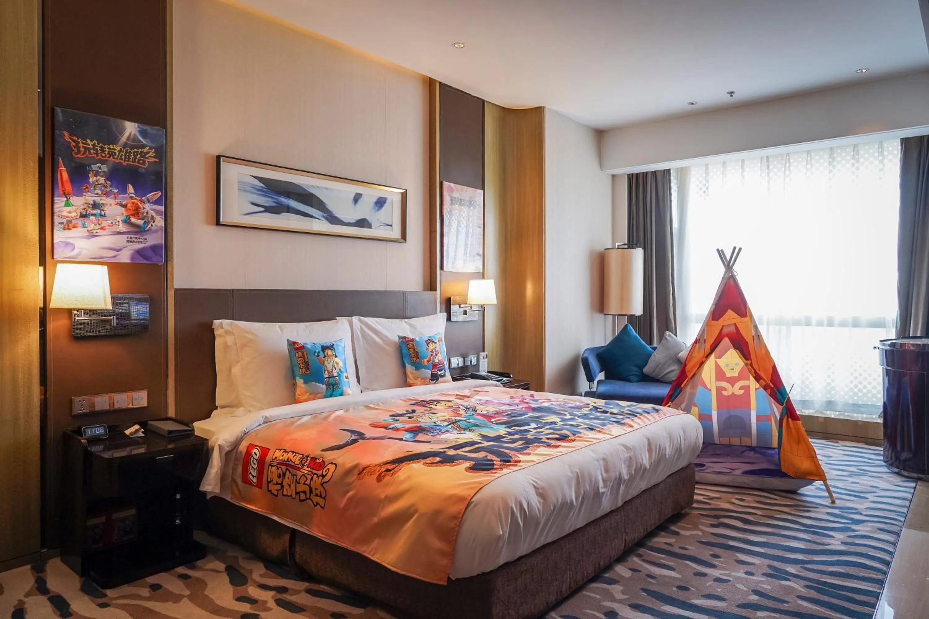 Photo of the whole room, Bed in Crowne Plaza Dalian Sports Center by IHG