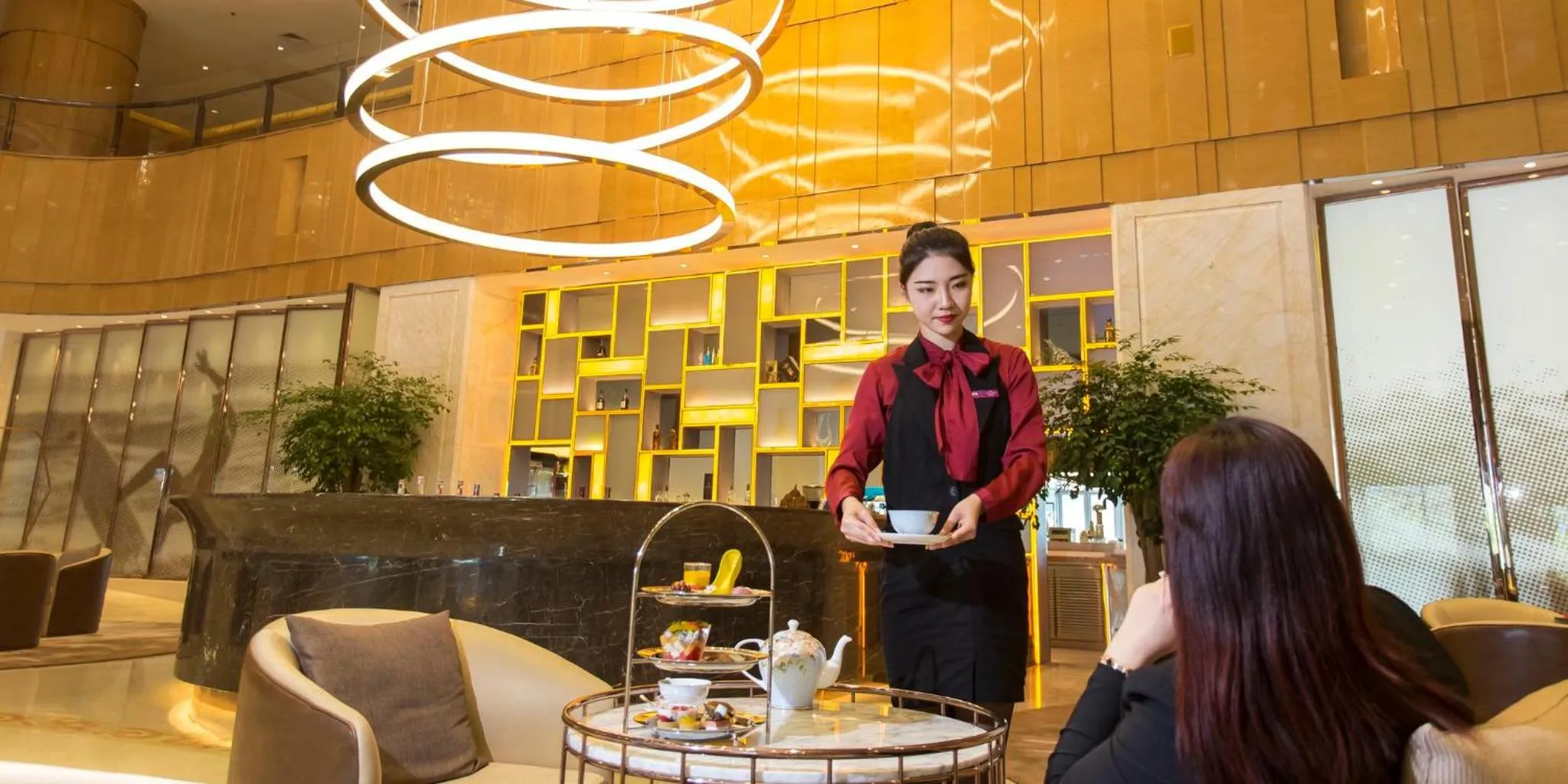 Lounge or bar in Crowne Plaza Dalian Sports Center by IHG