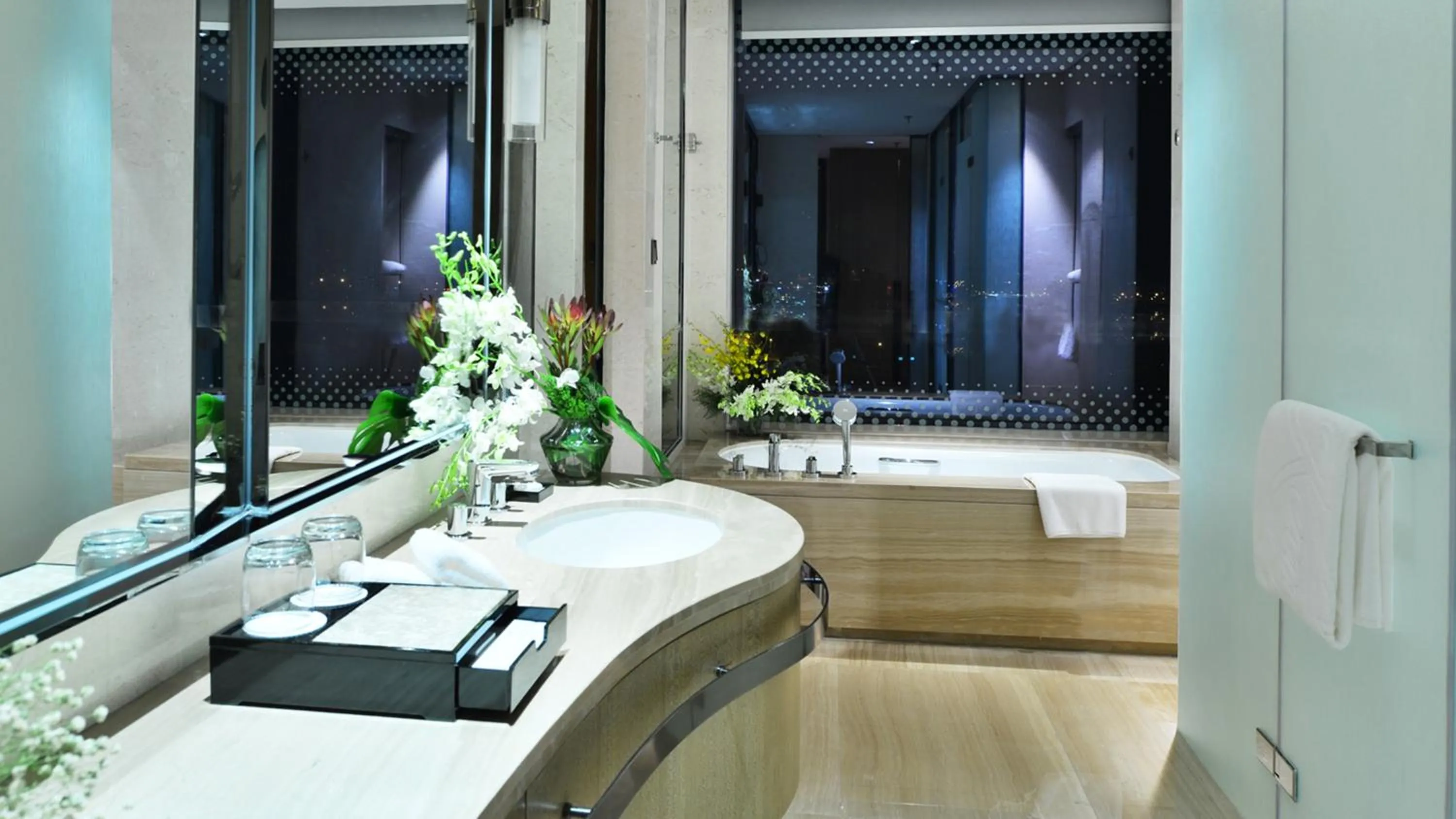 Photo of the whole room in Crowne Plaza Dalian Sports Center by IHG