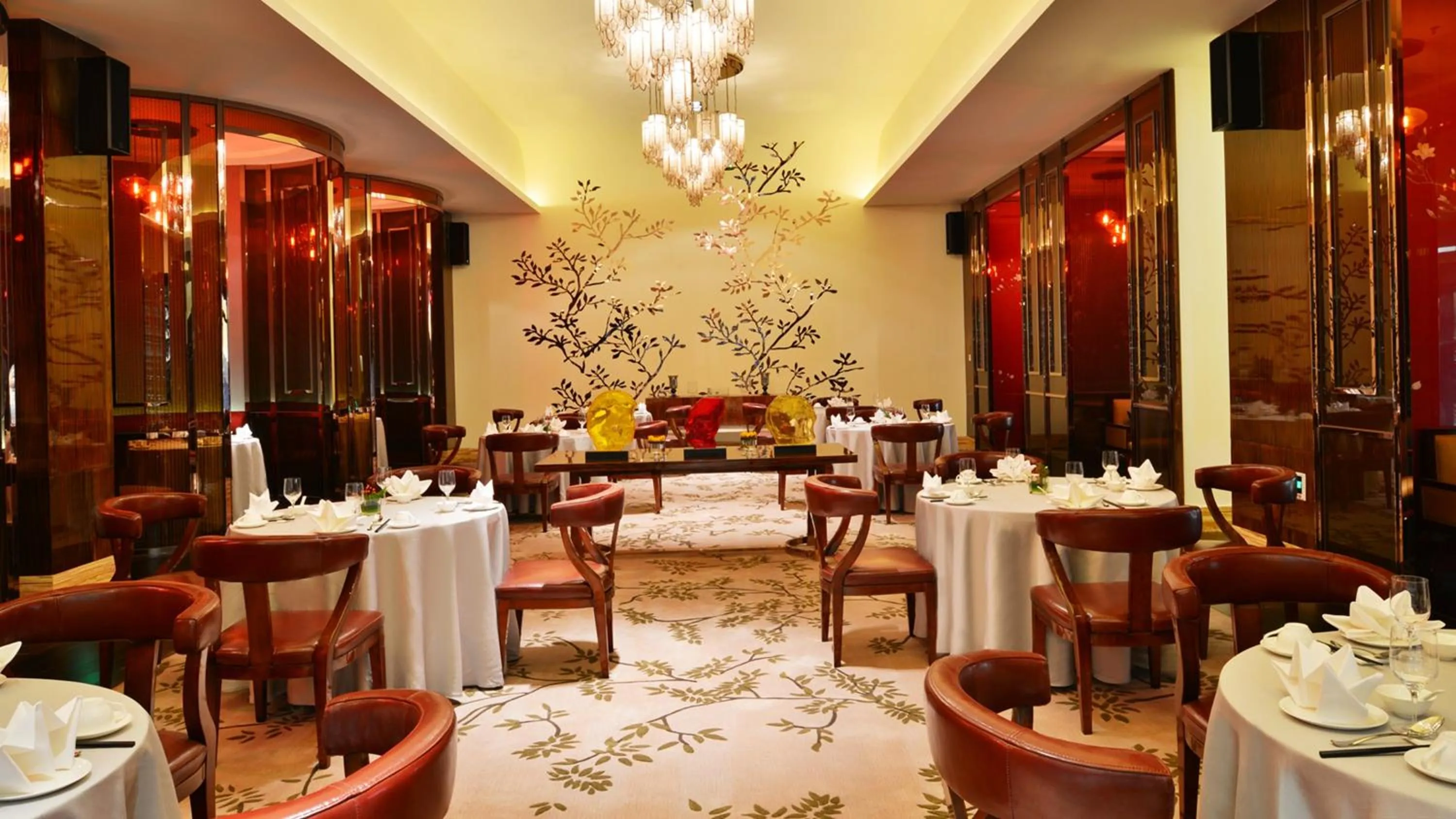 Restaurant/places to eat in Crowne Plaza Dalian Sports Center by IHG