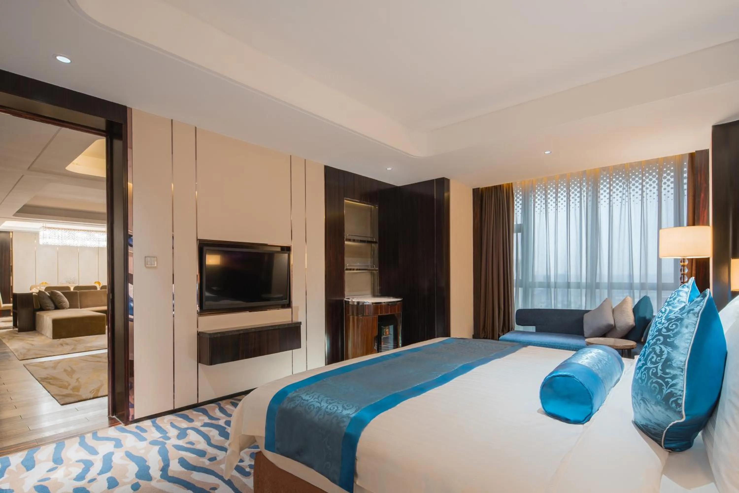 Photo of the whole room, Bed in Crowne Plaza Dalian Sports Center by IHG