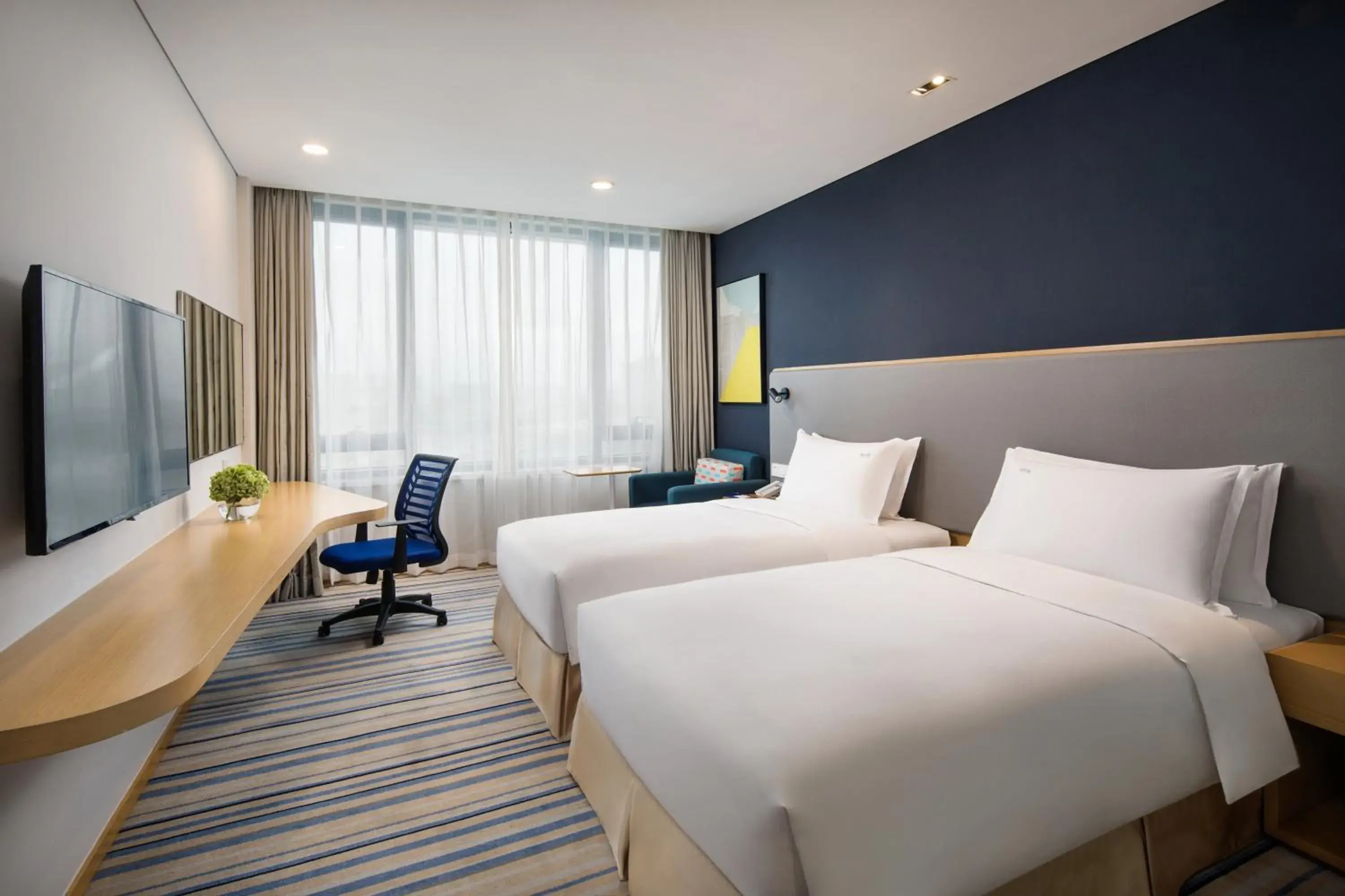 Standard Double Room with Two Double Beds - Smoking in Holiday Inn Express Wuxi Taihu New City by IHG Standard Double Room with Two Double Beds - Smoking in Holiday Inn Express Wuxi Taihu New City by IHG