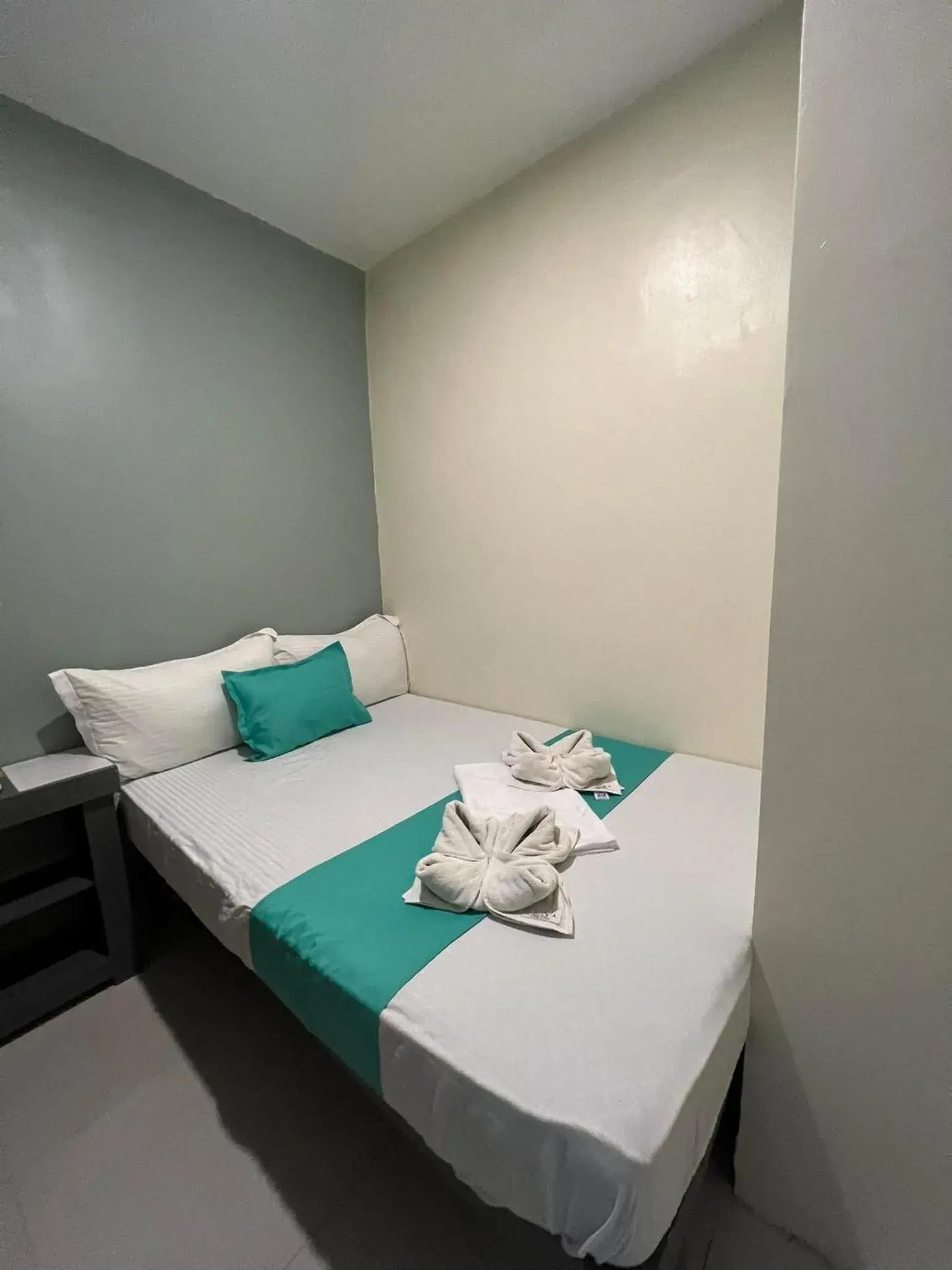 Budget Double Room (Shared Bathroom) in Laule'a Hostel Budget Double Room (Shared Bathroom) in Laule'a Hostel