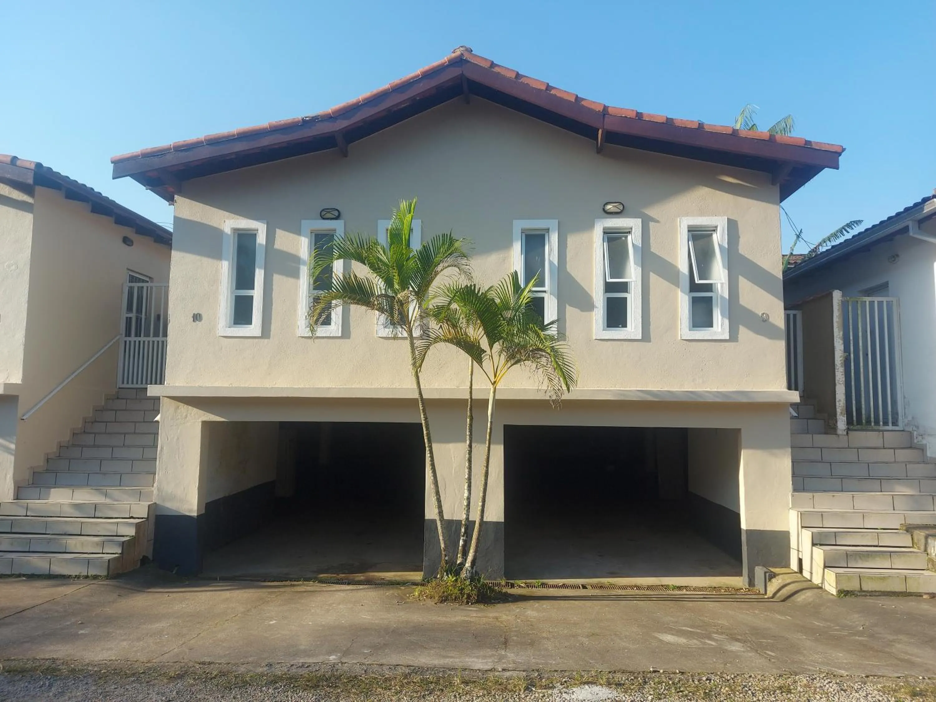 Property building in Casa Condominio 250M Praia Maranduba Wifi Churrasqueira